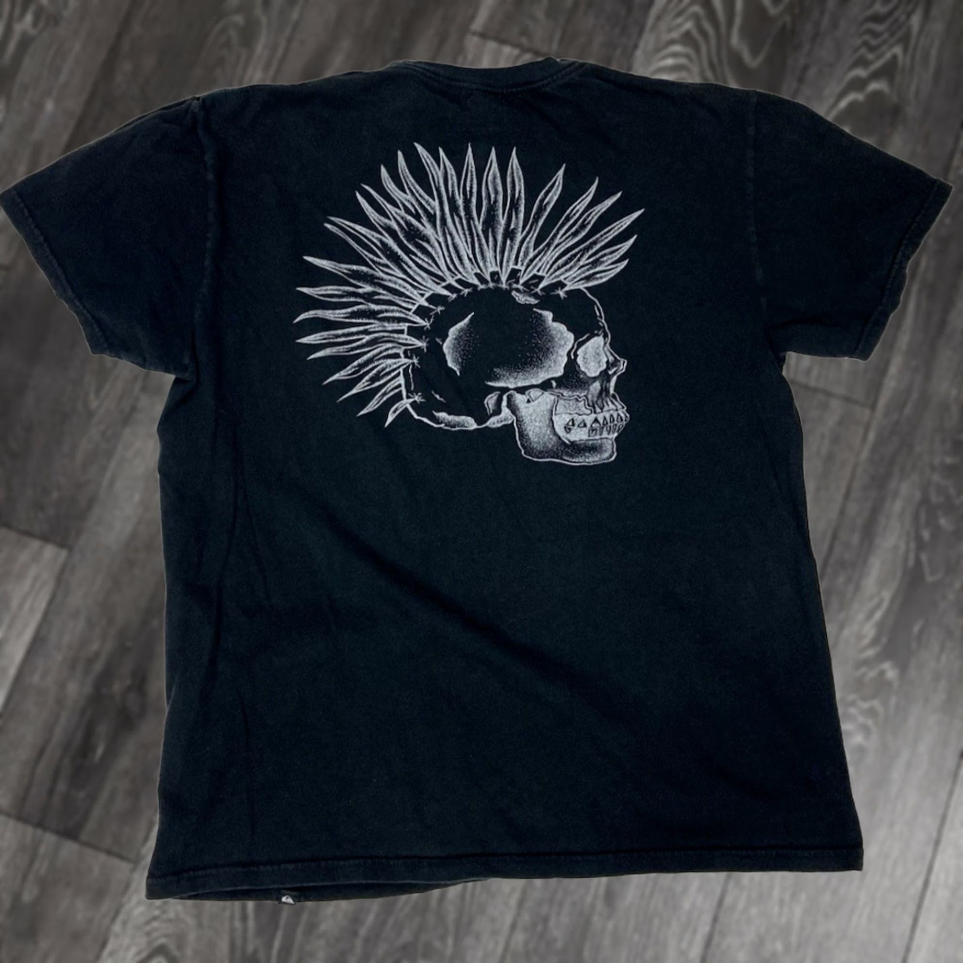 Quiksilver Quiksilver Skull Graphic T-shirt Women Medium Black Short Sleeve Size M / US 6-8 / IT 42-44 - 1 Thumbnail