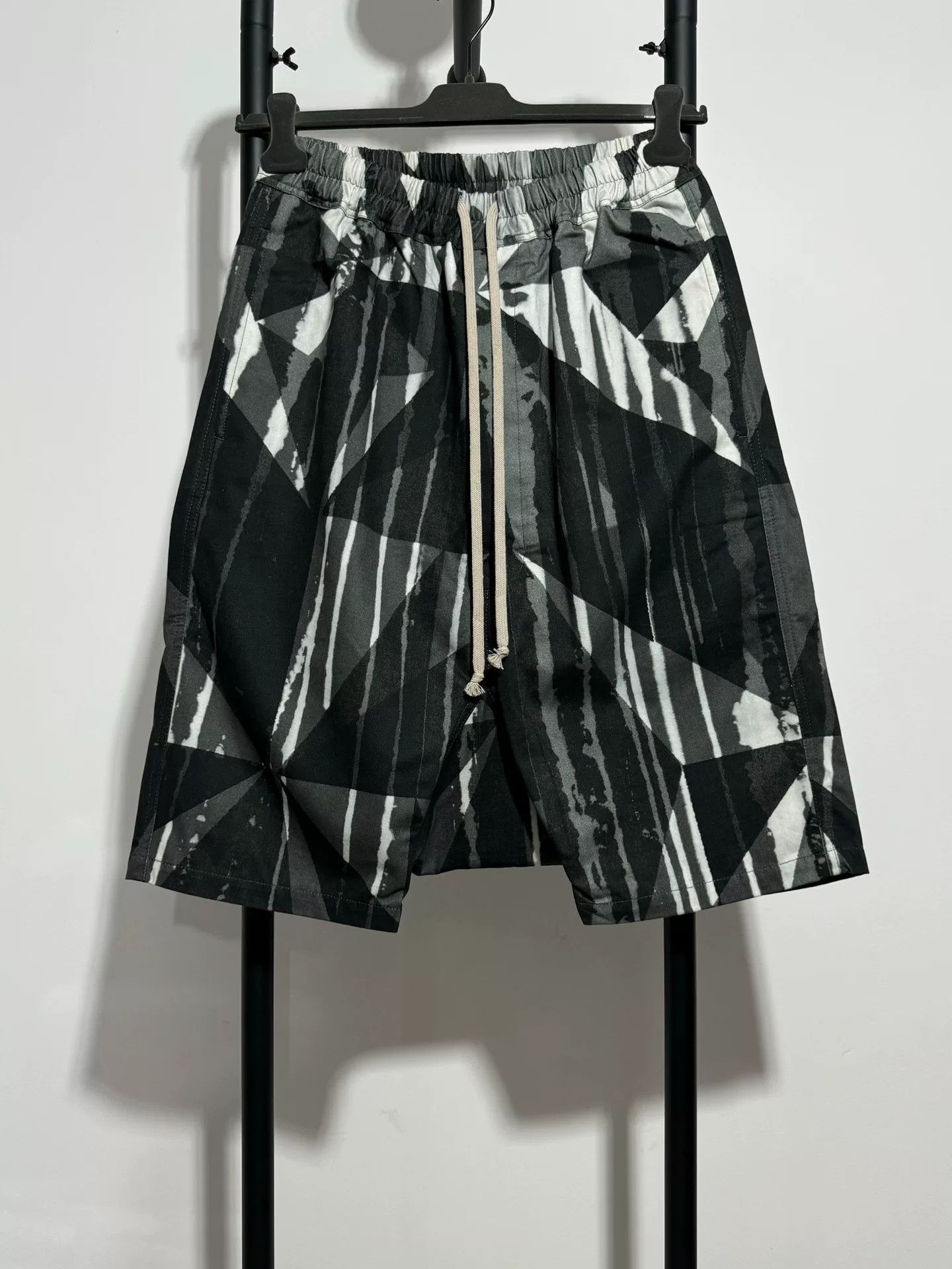 Rick Owens rick owens ro abstract patterned shorts Size US 36 / EU 52 - 1 Thumbnail