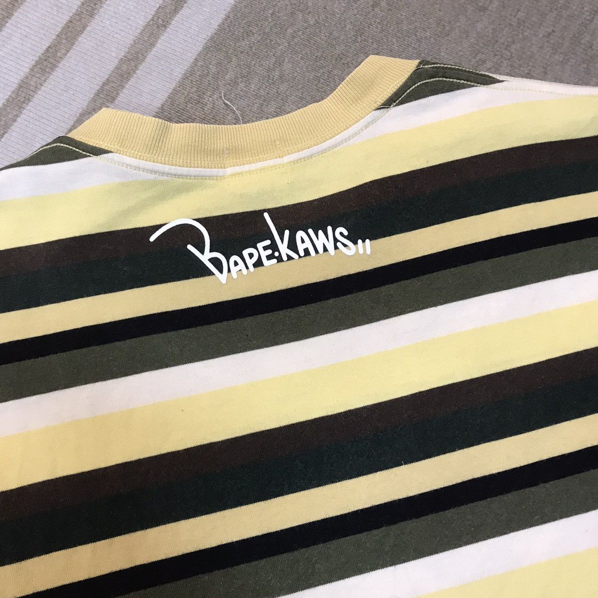 Japanese Brand × Kaws VINTAGE A BATHING APE X KAWS VERY RARE TEE Size US L / EU 52-54 / 3 - 14 Thumbnail