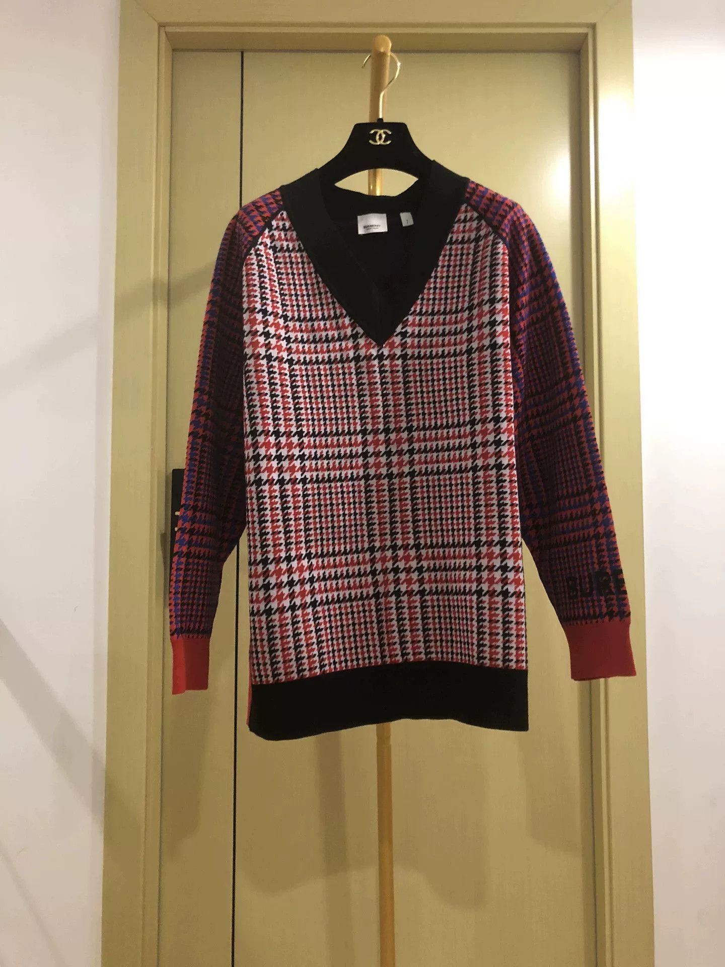 Burberry Burberry Knit Sweater with V-Neck Size S / US 4 / IT 40 - 1 Thumbnail