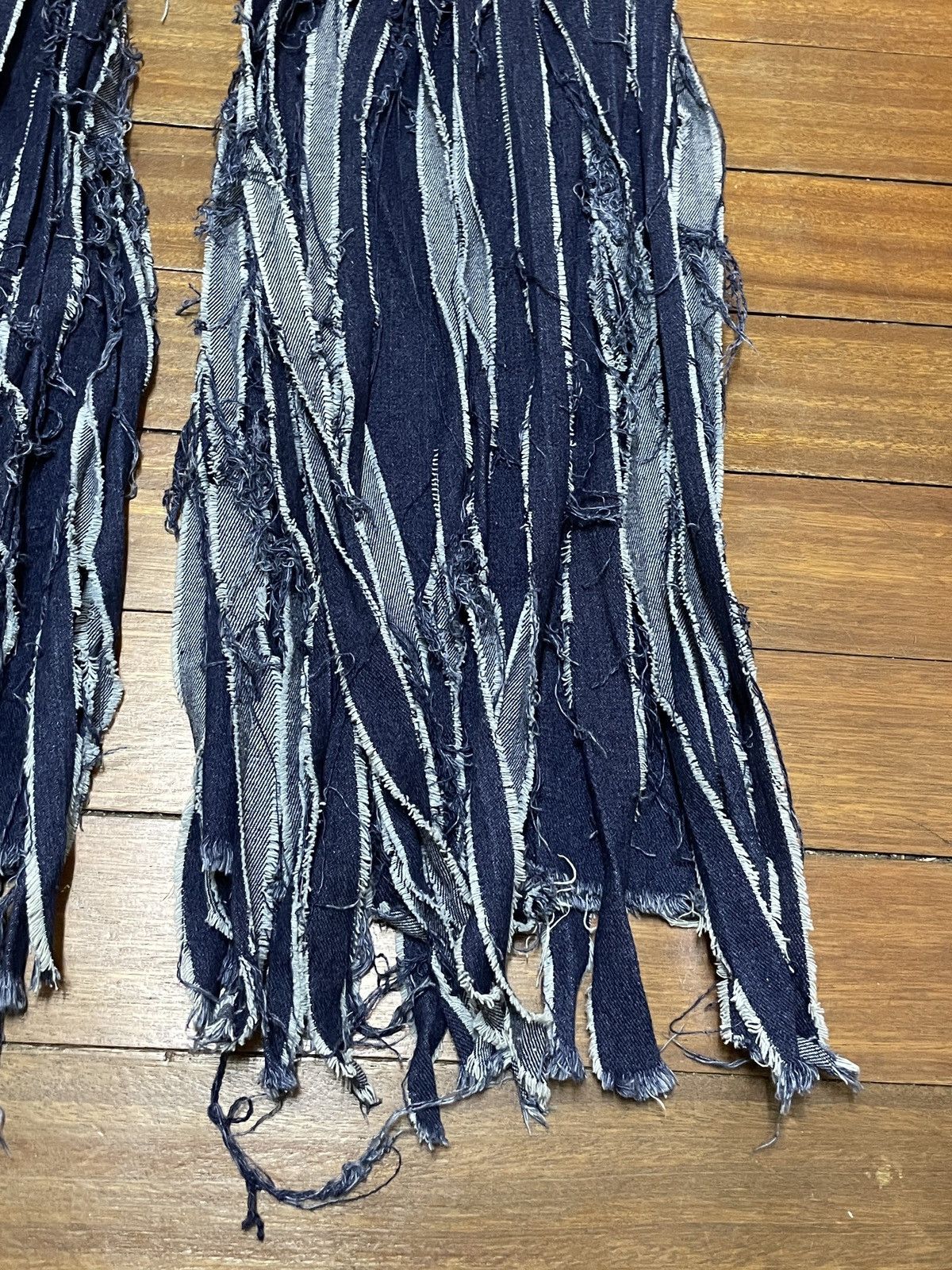 Japanese Brand × Vintage Rare Vintage Japanese Brand Ripped Fringe Flared Jeans 2000s Size US 27 - 6 Thumbnail