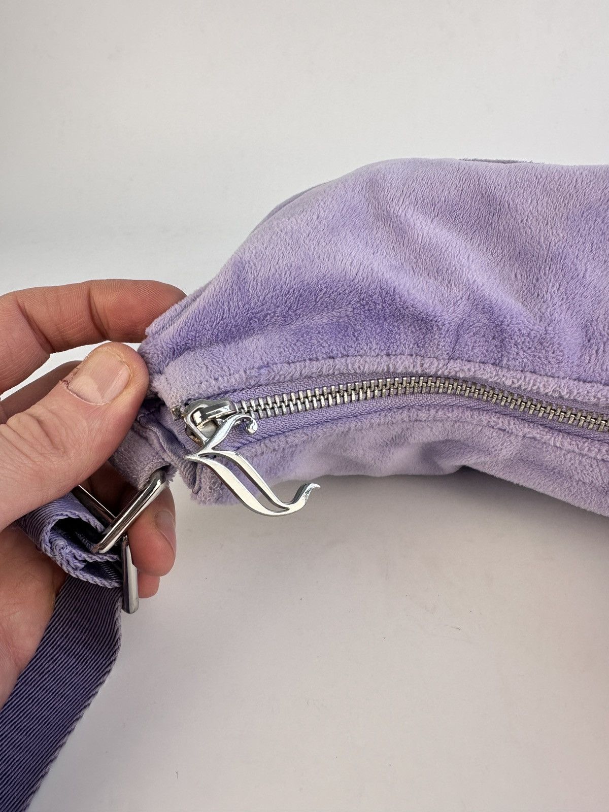 Juicy Couture Juicy Couture Purple Velour Baguette Shoulder Bag Y2K Velvet Size ONE SIZE - 7 Thumbnail