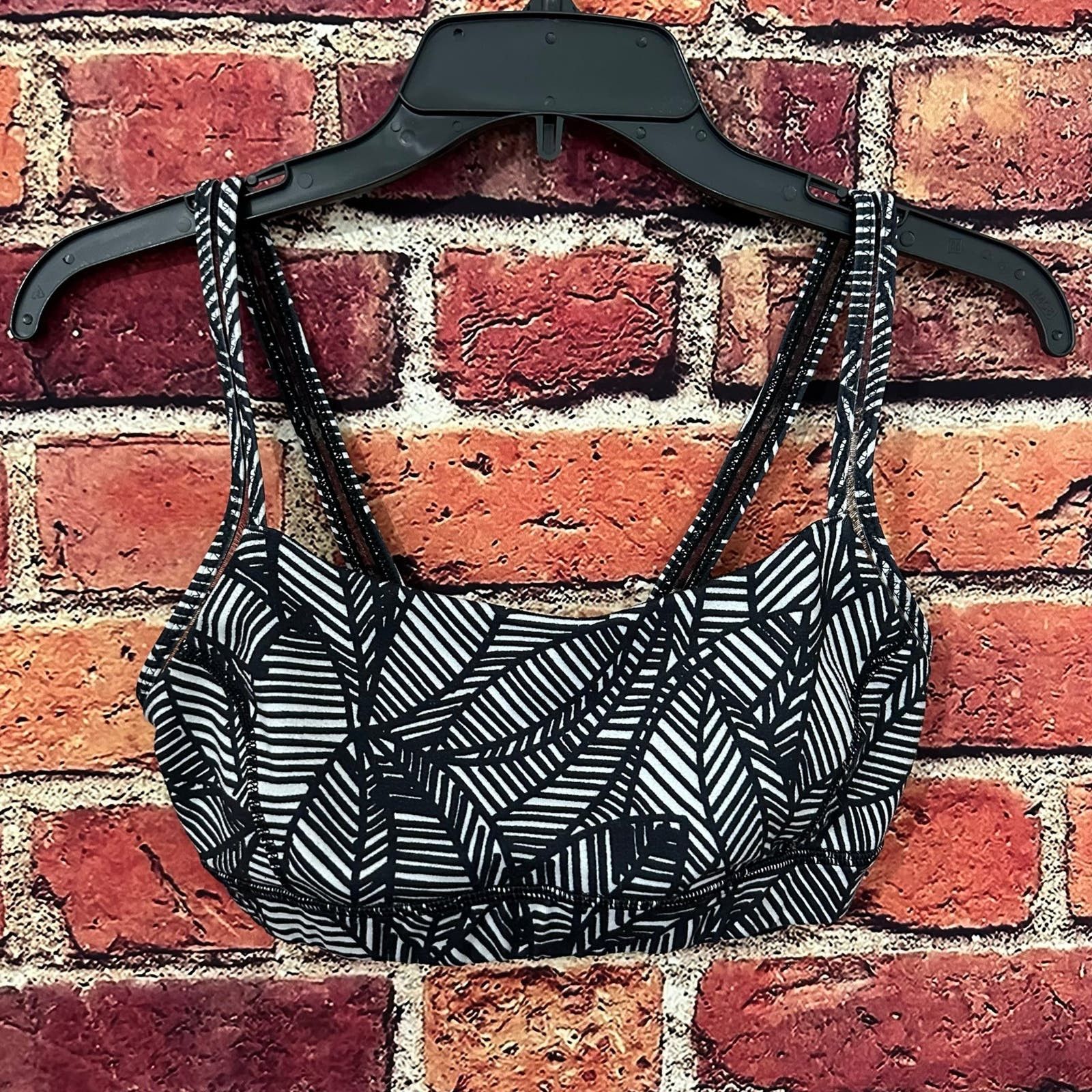 Lululemon lululemon sports bra size 6 Size S / US 4 / IT 40 - 1 Thumbnail