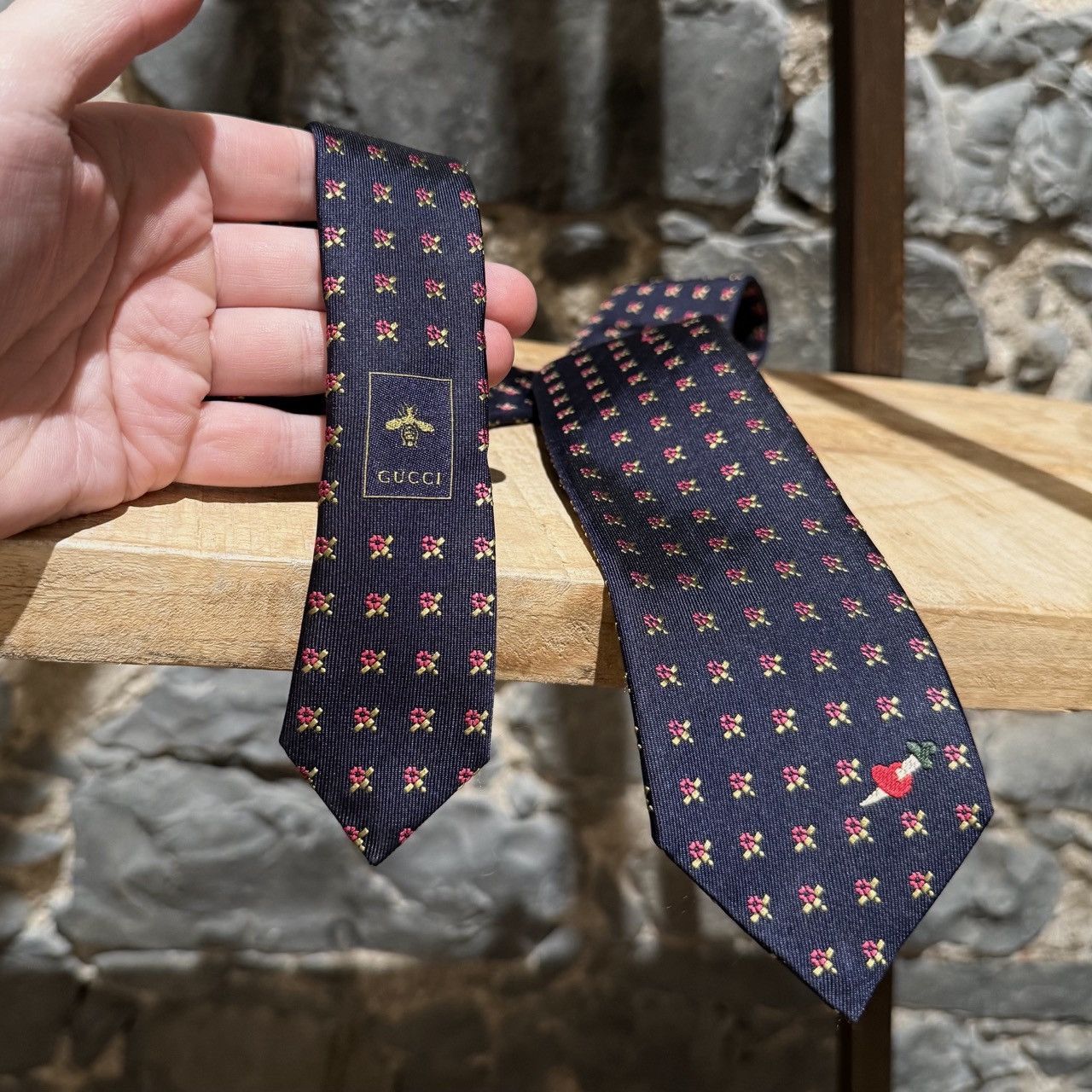 Gucci Gucci Navy Floral Heart Dagger Silk Tie Size ONE SIZE - 4 Thumbnail