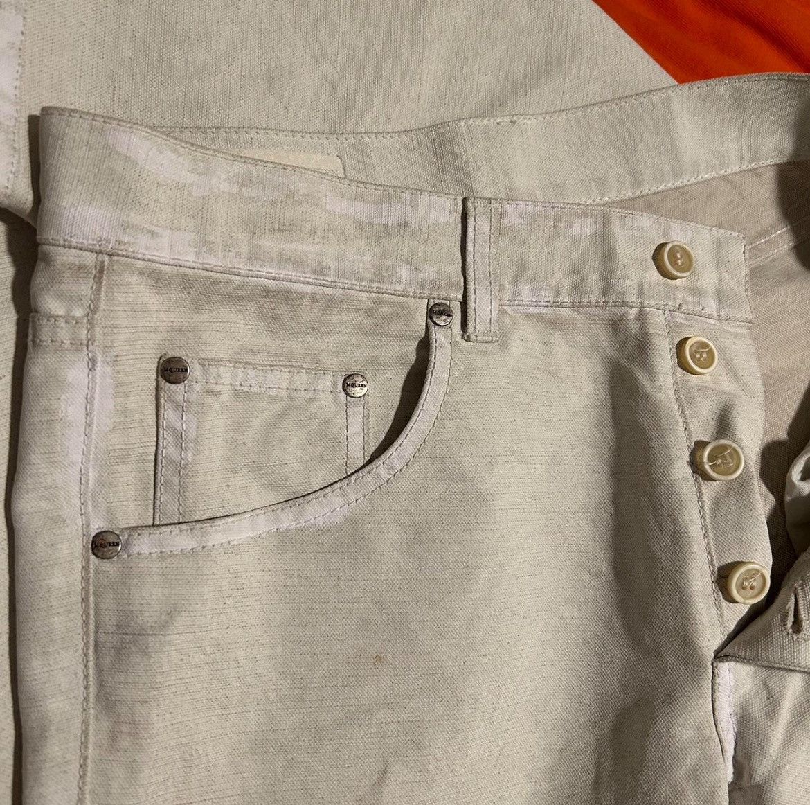 Alexander McQueen Alexander McQueen 2009 Painted Seam White Canvas Pants Size US 30 / EU 46 - 4 Thumbnail