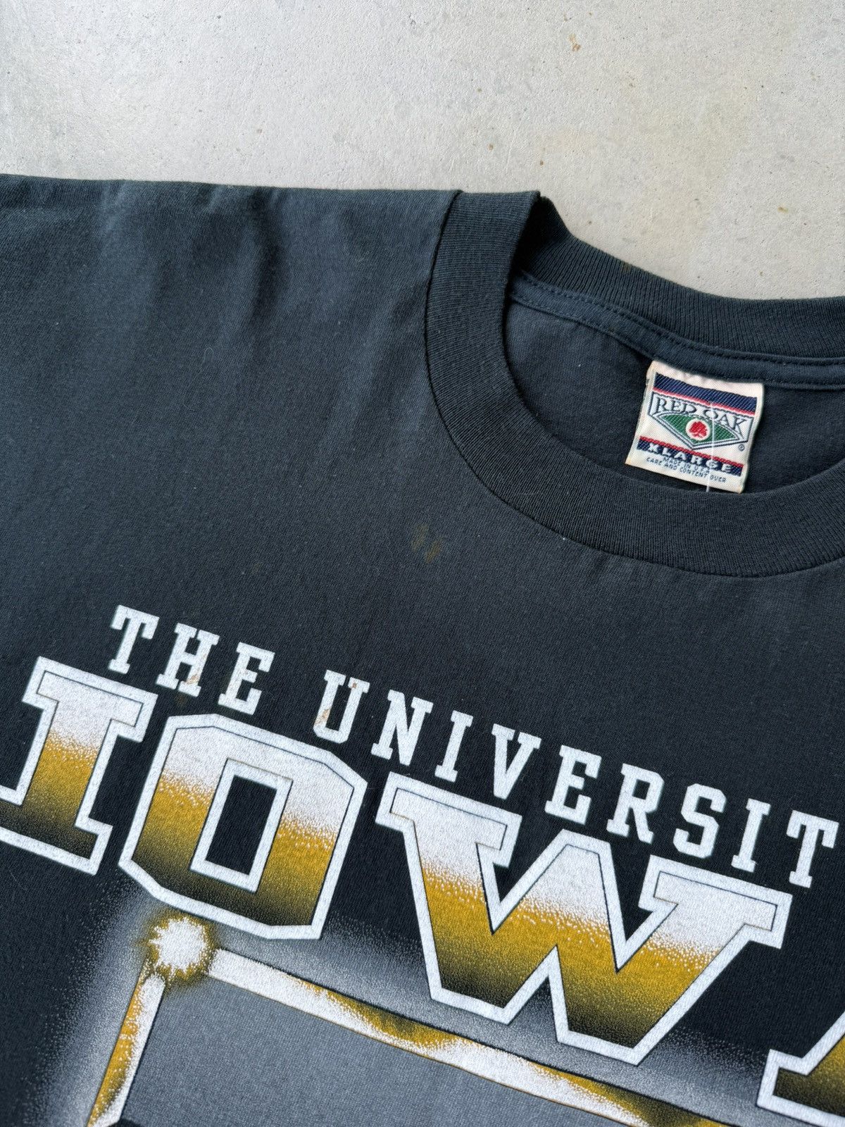NCAA × Vintage Vintage 90s University of Iowa Hawkeyes T-Shirt Size US XL / EU 56 / 4 - 6 Thumbnail