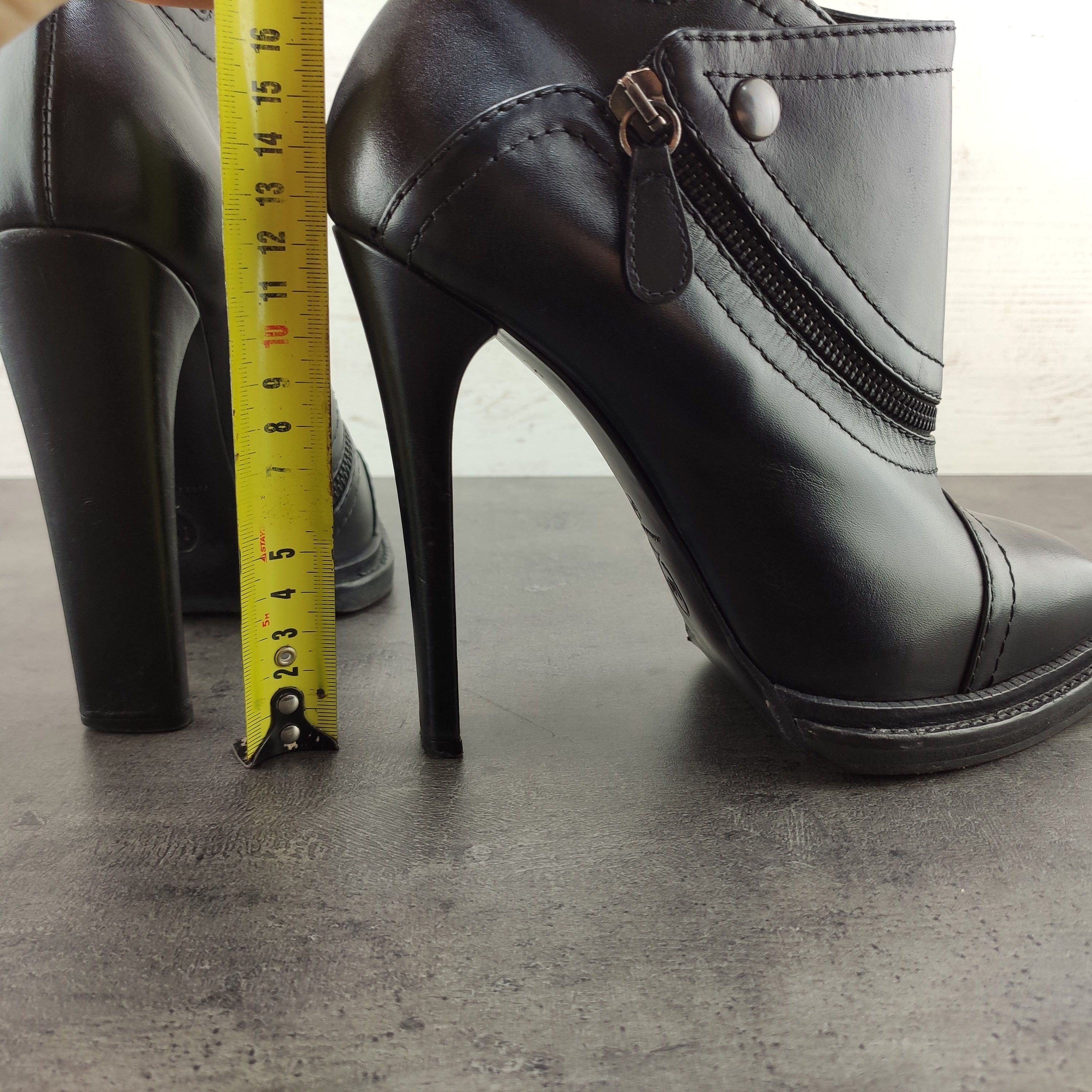 Alexander McQueen Alexander McQueen Black Leather Boots Sz 38 Size US 8 / IT 38 - 7 Thumbnail