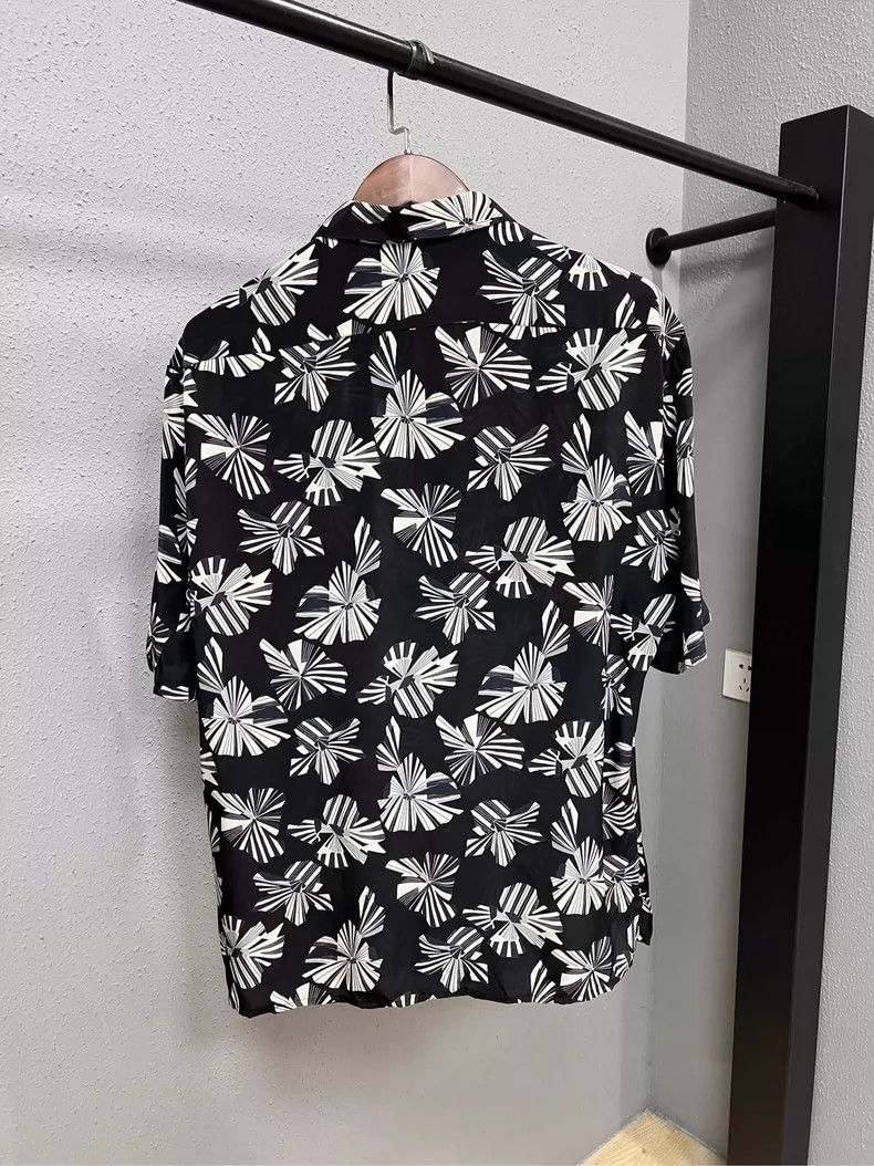 Saint Laurent Paris Saint Laurent Paris size 41 Origami shirt 2504-Nextarrow Size US XS / EU 42 / 0 - 2 Thumbnail