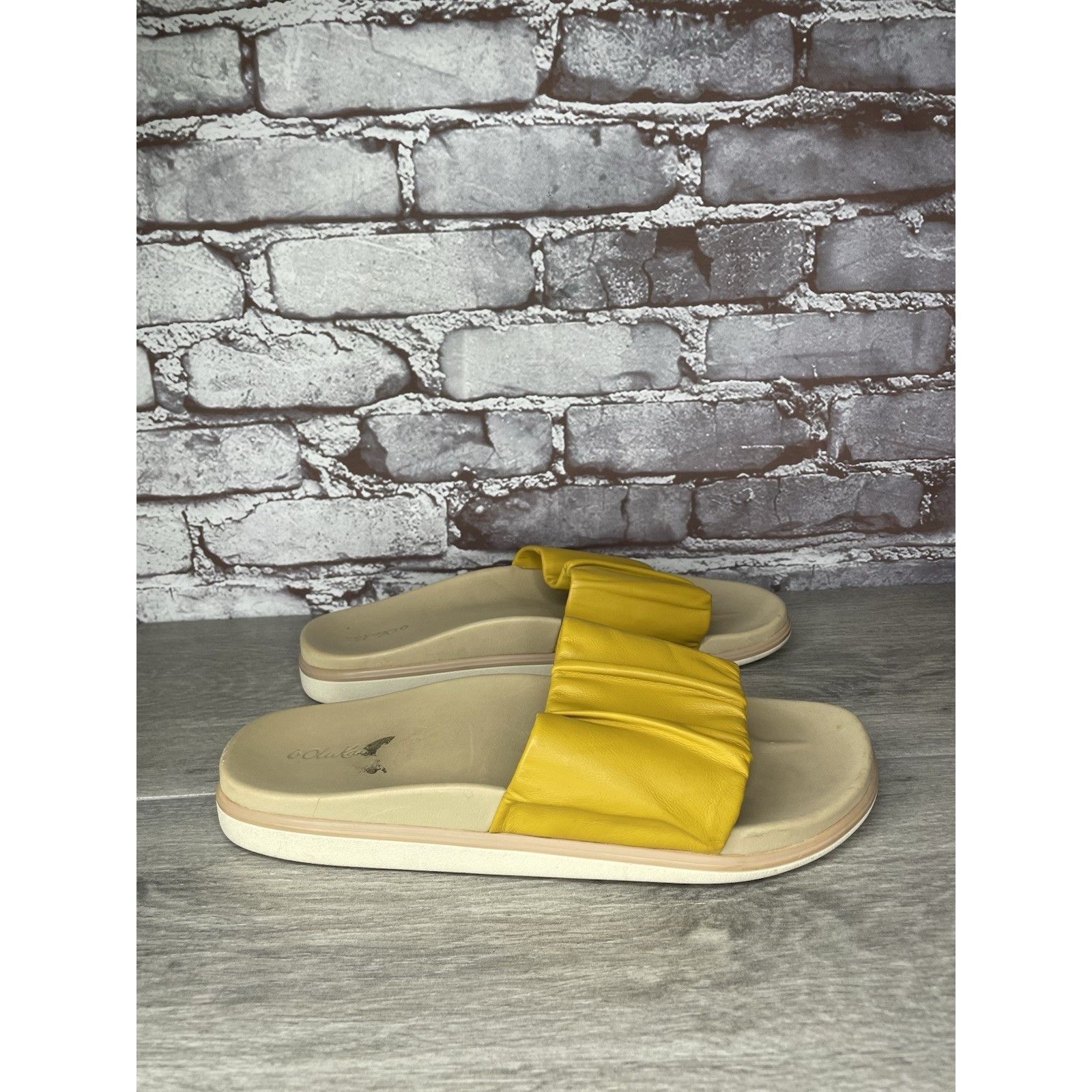 Olukai Olukai Pihapiha Gold Leather Beach Slides Casual Sandals Wom Size US 10 / IT 40 - 4 Thumbnail
