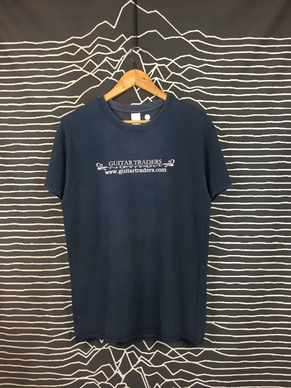 Gildan Guitar Traders Tokyo High-End Guitar Shop Promo Tee Size M Size US M / EU 48-50 / 2 - 2 Thumbnail