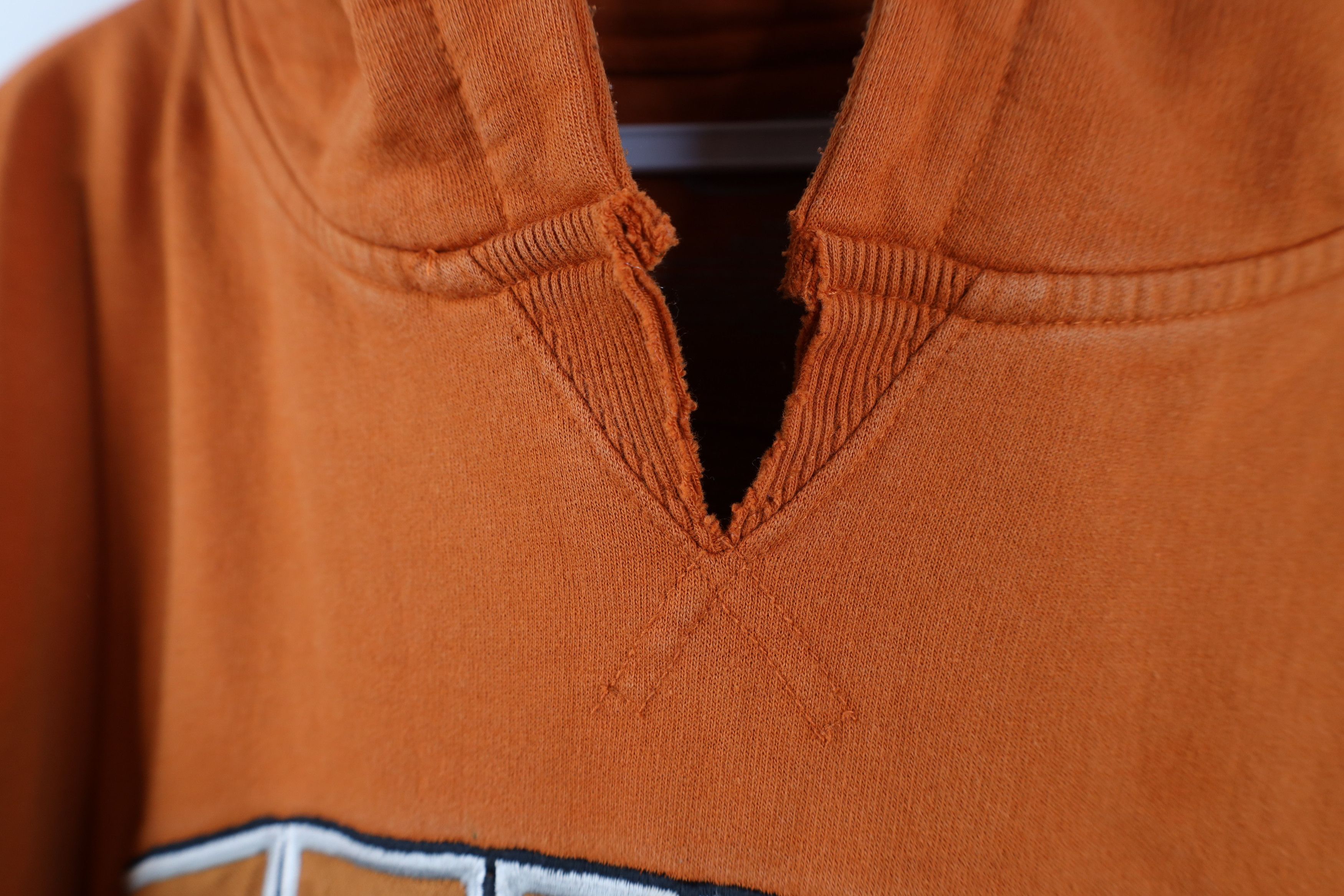 Vintage Vintage Y2K Spell Out University of Texas Hoodie Sweatshirt Size US XXL / EU 58 / 5 - 11 Thumbnail