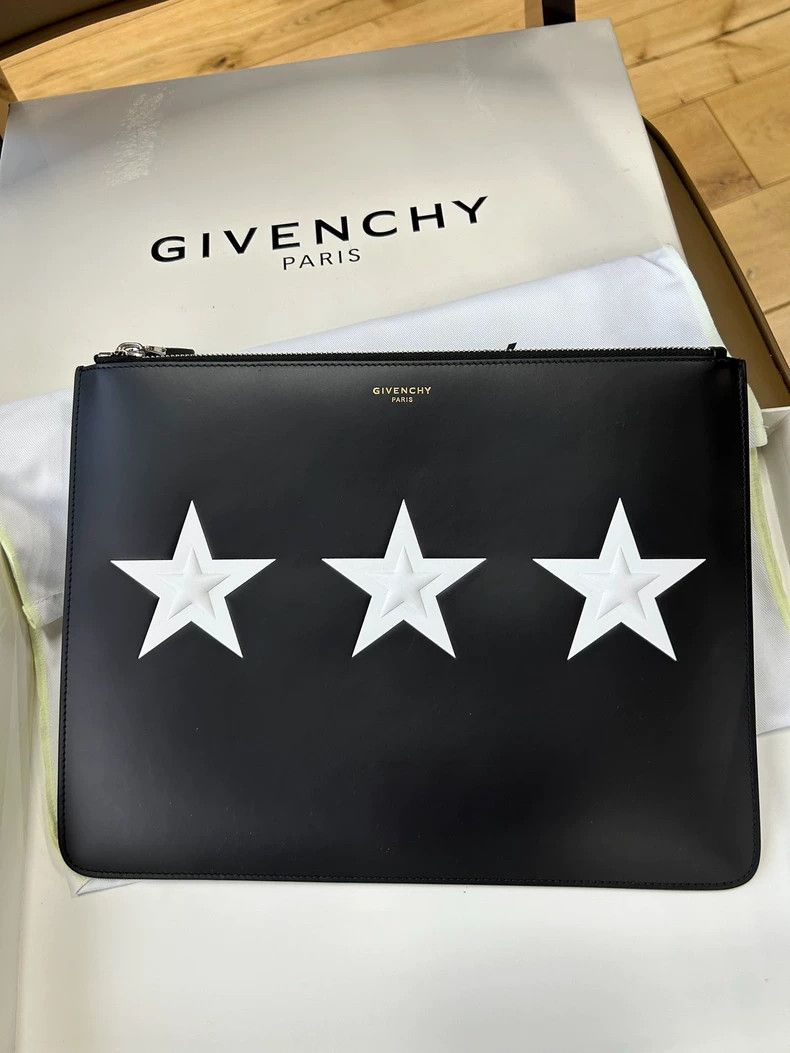 Givenchy Givenchy Black Leather Five-pointed Star Zipper Handbag Cl Size ONE SIZE - 2 Thumbnail