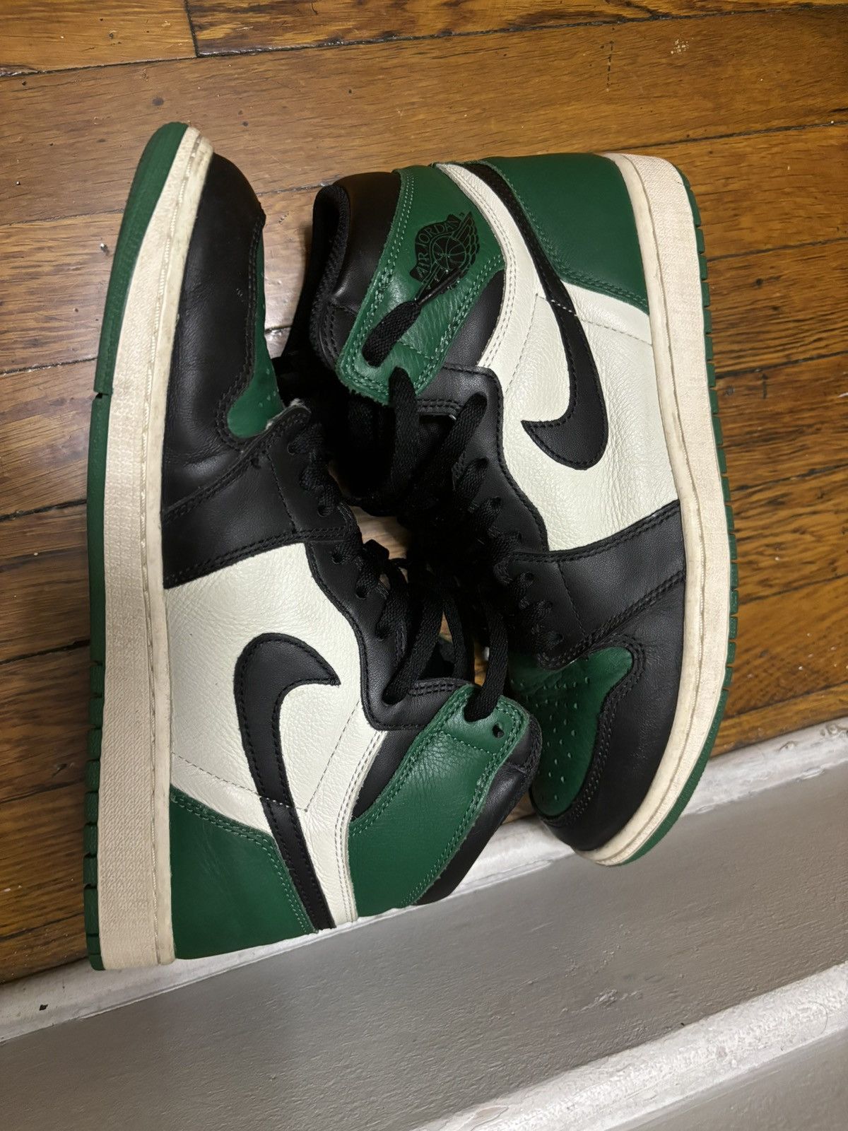 Jordan Brand × Nike Jordan 1 Pine Green Size US 11 / EU 44 - 1 Thumbnail