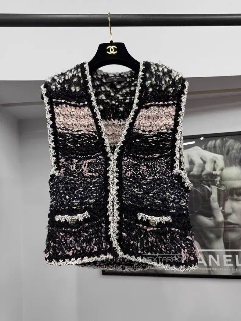 Chanel Chanel Velvet-like thick knitted top pearl vest Size XS / US 0-2 / IT 36-38 - 1 Thumbnail