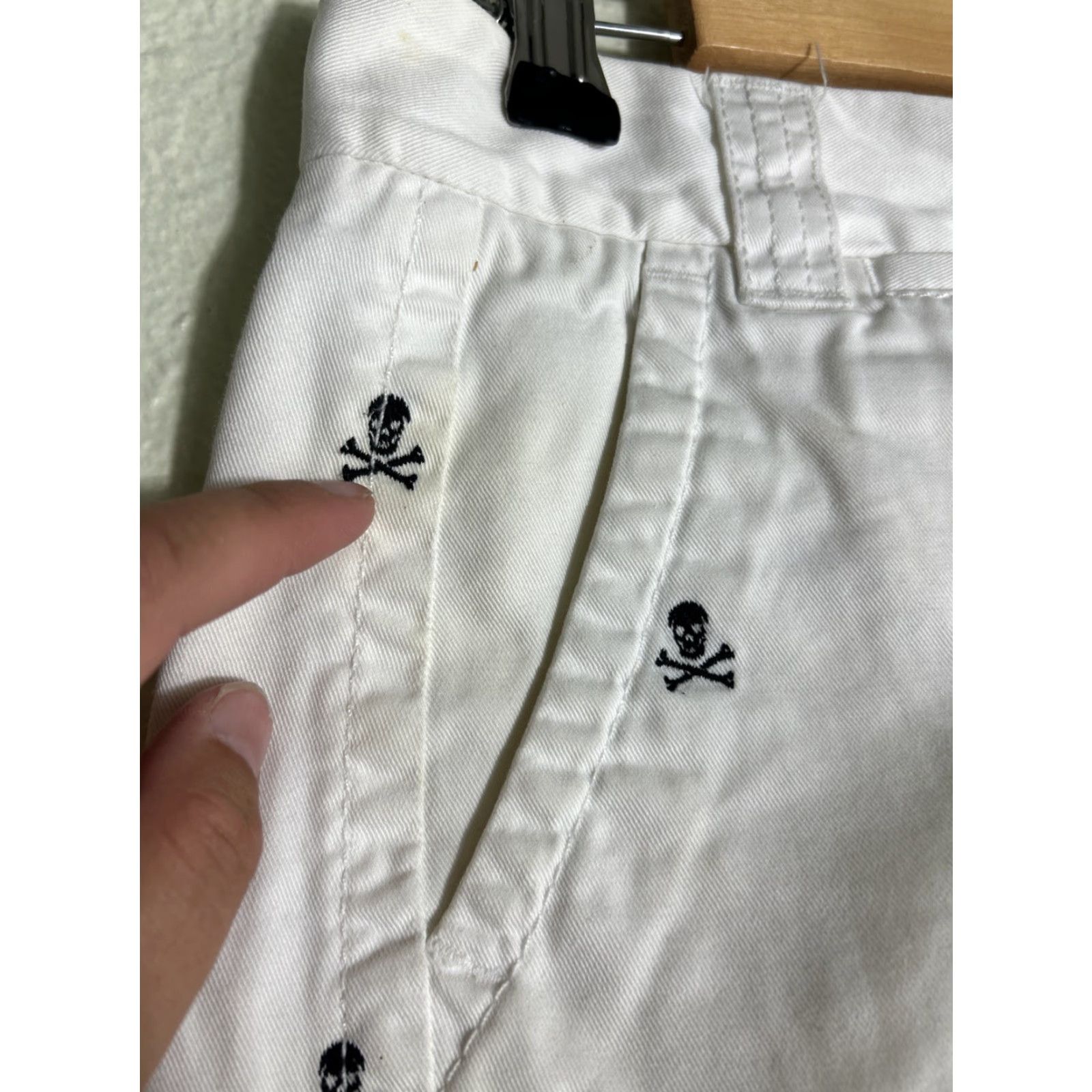 J.Crew J.CREW Shorts Womens Size 2 City Fit Chino White & Black Skull Crossbones 100% Cotton Mens Womens Size 26" / US 2 / IT 38 - 3 Thumbnail