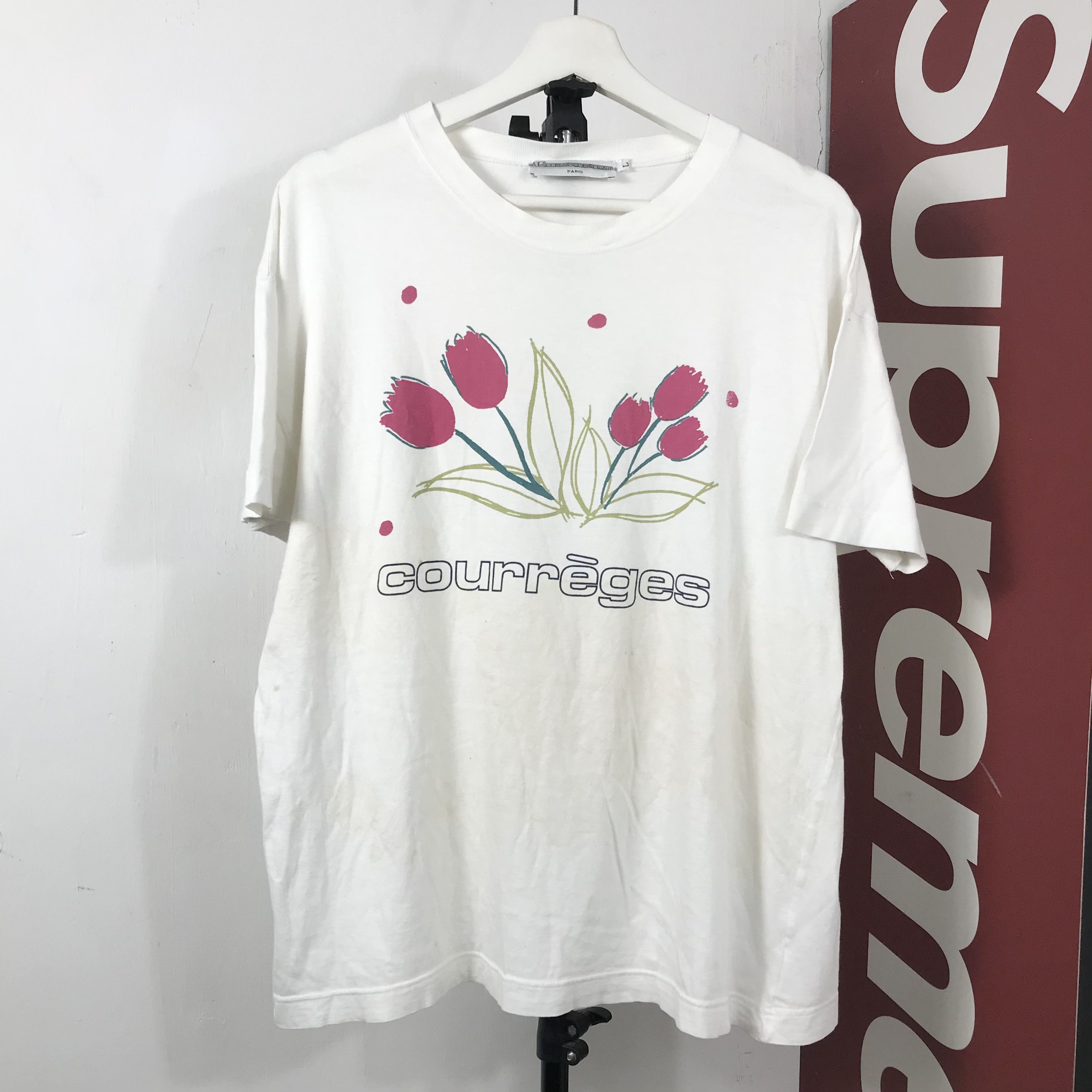 Courreges Vintage Courreges Spell Out Logo White Tee Size US L / EU 52-54 / 3 - 1 Thumbnail