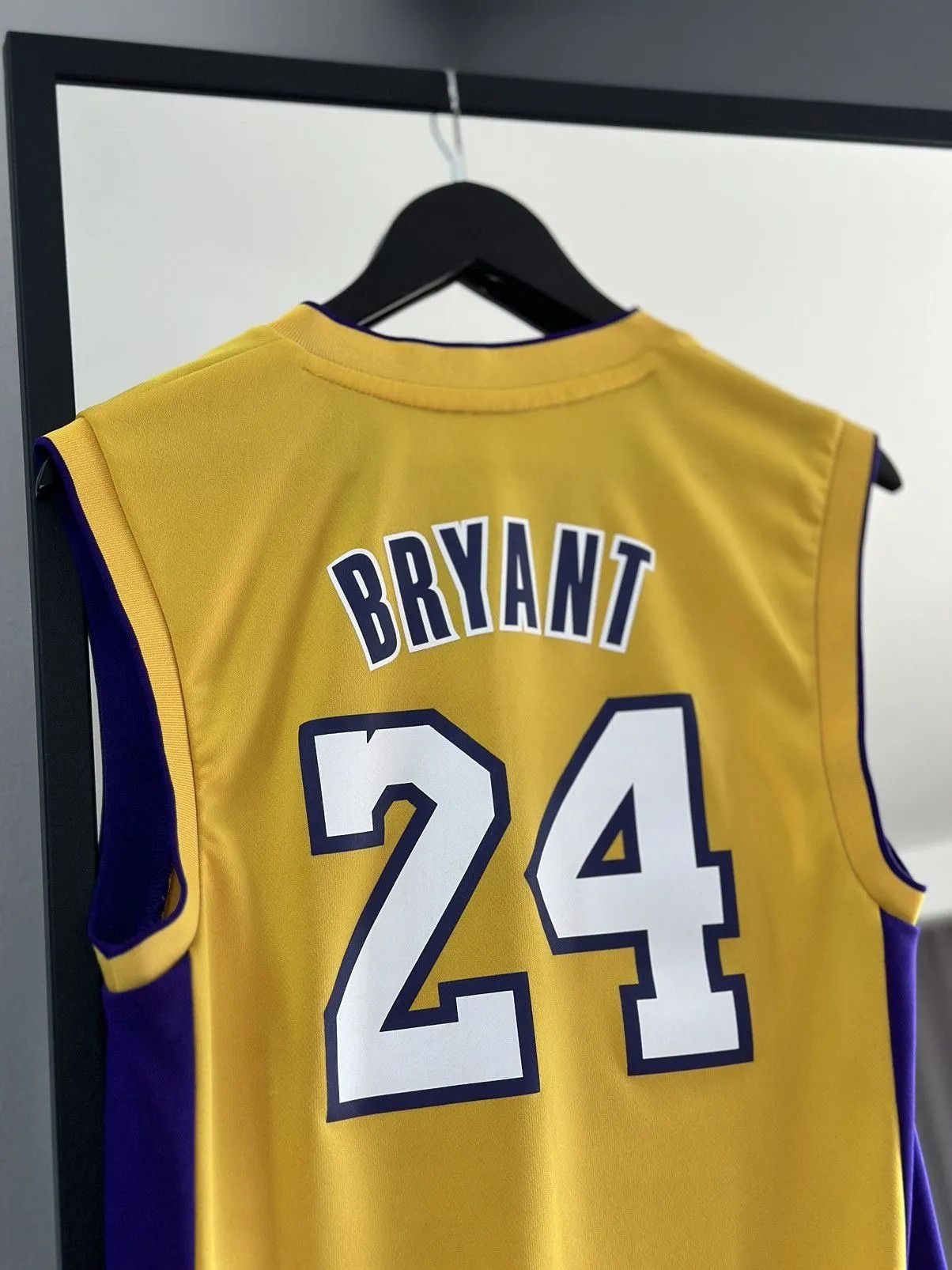 NBA Los Angeles Lakers Basketball Jersey Adidas NBA Kobe BRYANT Size US XS / EU 42 / 0 - 16 Thumbnail