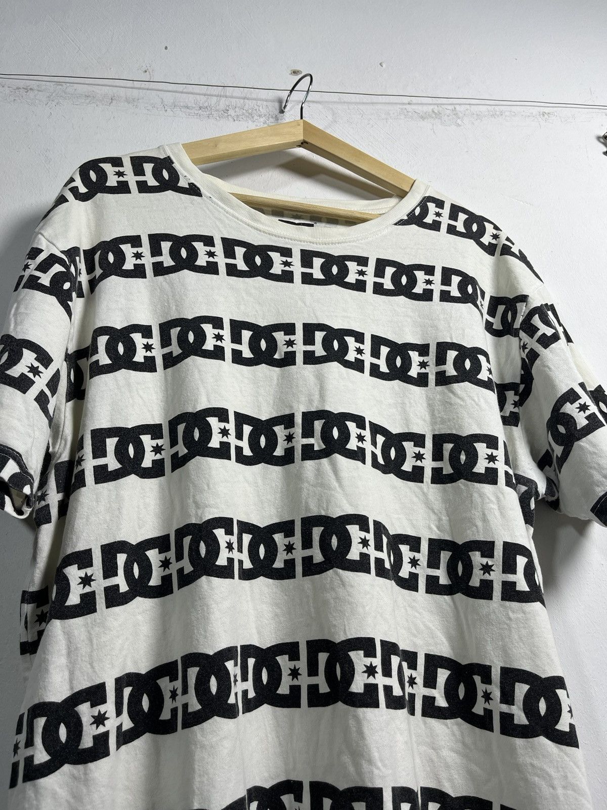 DC Vintage DC Skateboard Overprint Tee | All Over Logo | Size US L / EU 52-54 / 3 - 1 Thumbnail
