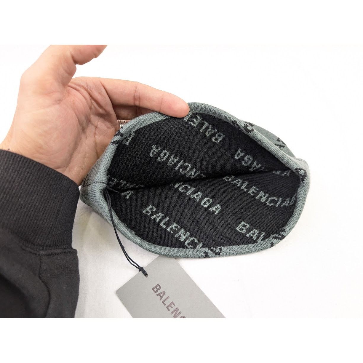 Balenciaga o1rshd1 Q: 4 / Size: OS / Cashmere Wool Intreccio Beanie/Hat Size ONE SIZE - 9 Thumbnail
