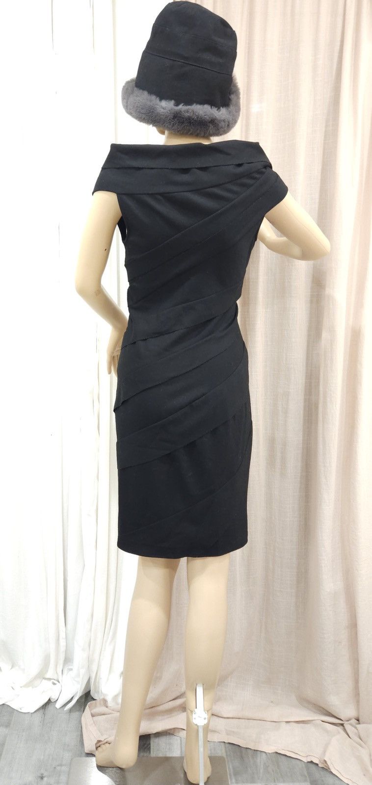 Diane von Furstenberg × Vintage DIANE VON FURSTENBERG Wool Elastic Slim-Fit Ruffled Dress Size S / US 4 / IT 40 - 9 Thumbnail