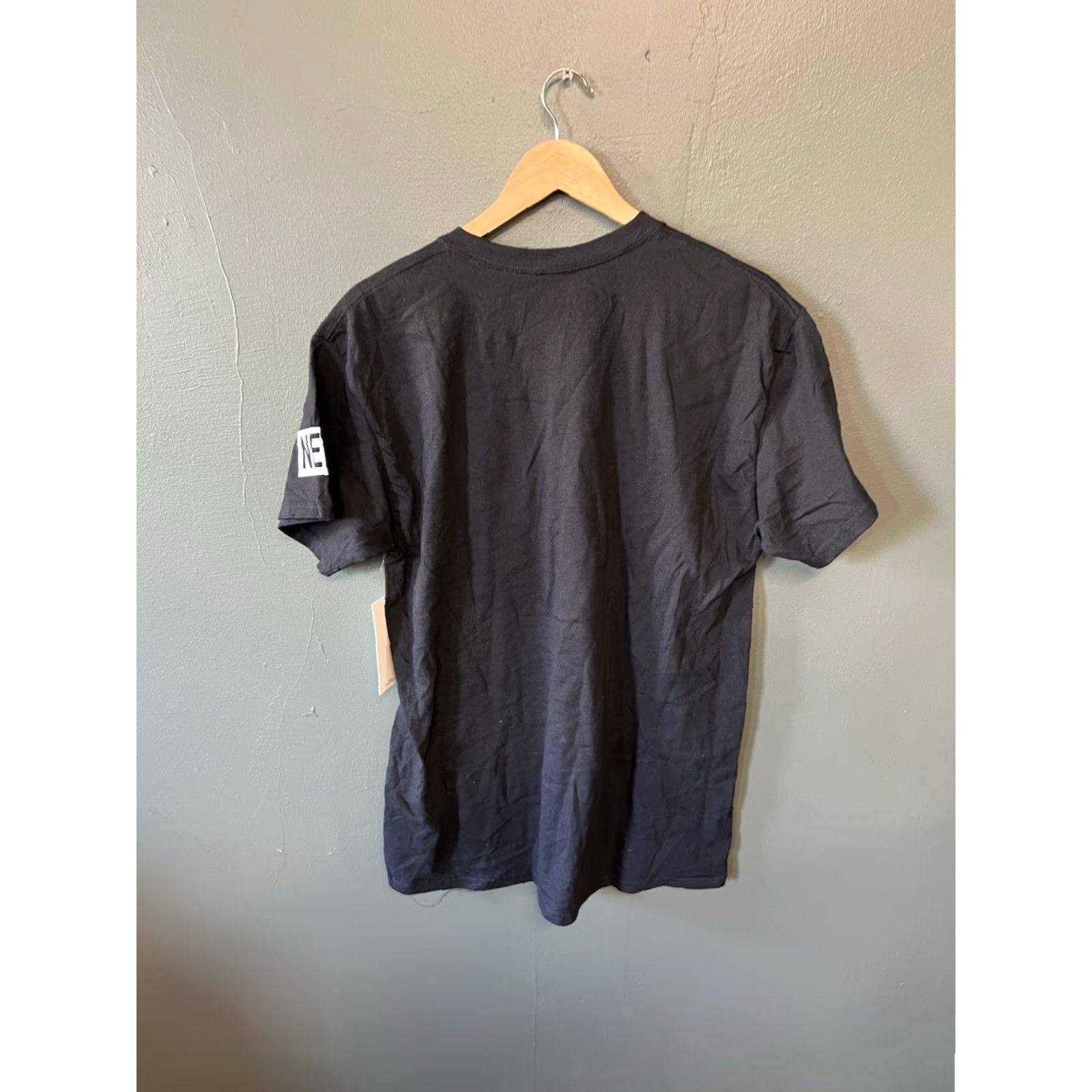 Disney Neff Disney Mens Black Short Sleeve Mickey T-shirt L NWT Size L Short Sleeve Graphic Print Shirt Men 90s? Size US L / EU 52-54 / 3 - 2 Thumbnail