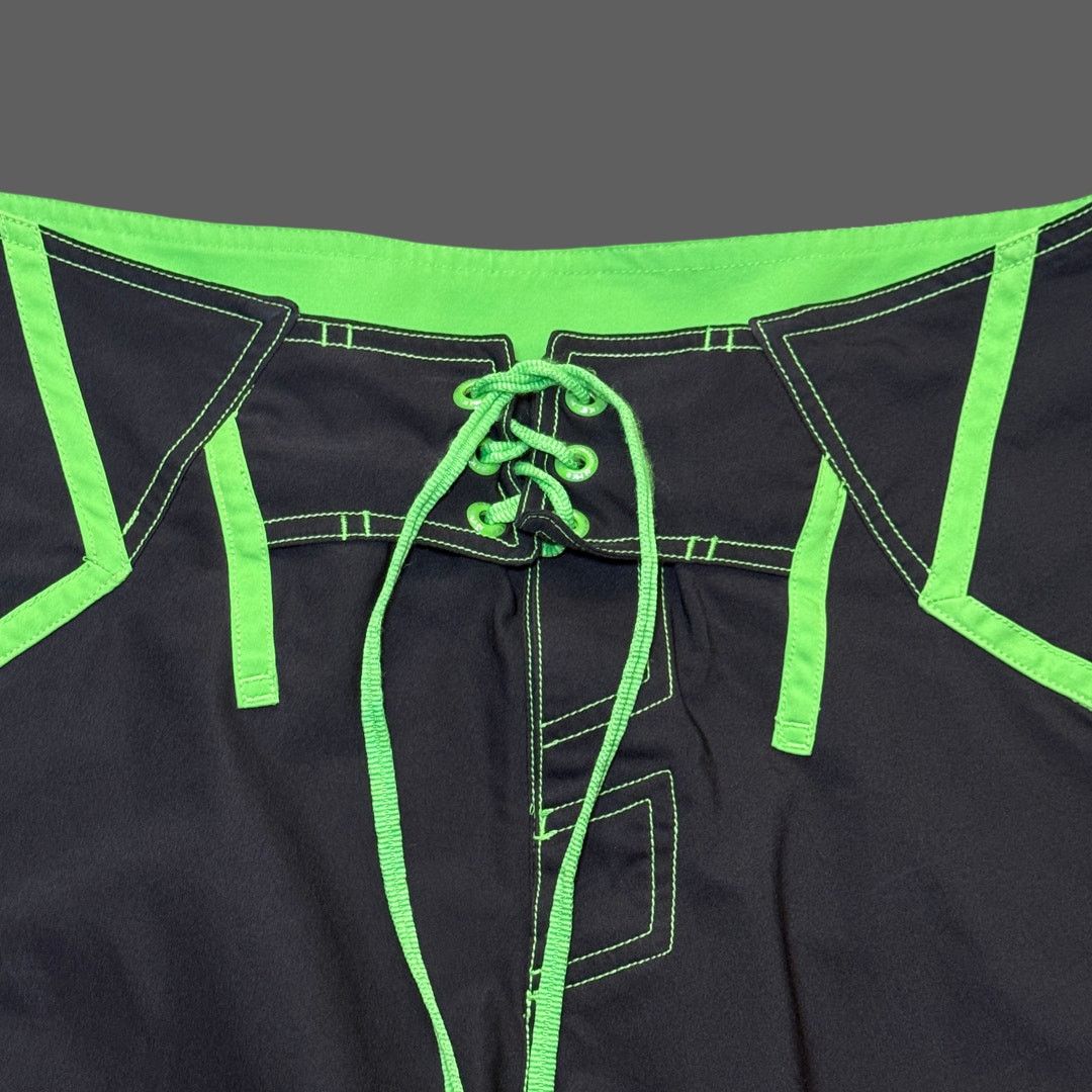 Nike Nike Y2K RARE Black/Green Boardshorts Size 30 GUC Size US 30 / EU 46 - 3 Thumbnail