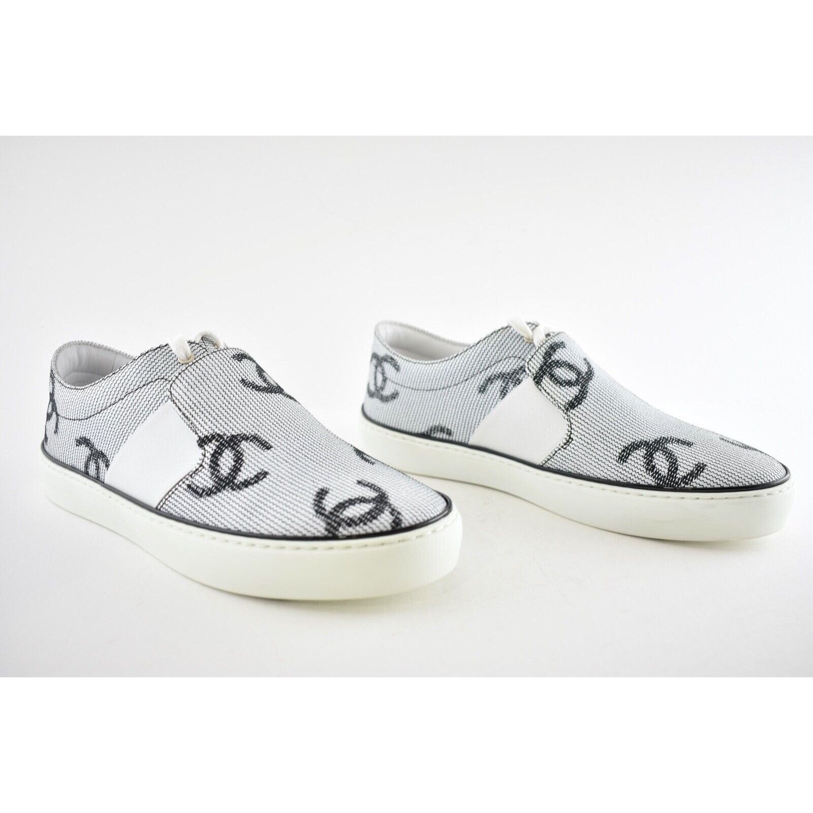 Chanel 18P CC Slip On Lace Up Tie Flat Runner Trainer Sneaker 38.5 Size US 8.5 / IT 38.5 - 4 Thumbnail