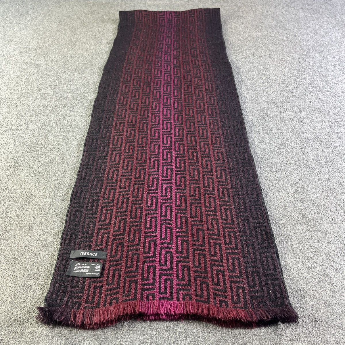 Versace Versace Scarf / Muffler / Neckwear T1158 Size ONE SIZE - 1 Thumbnail
