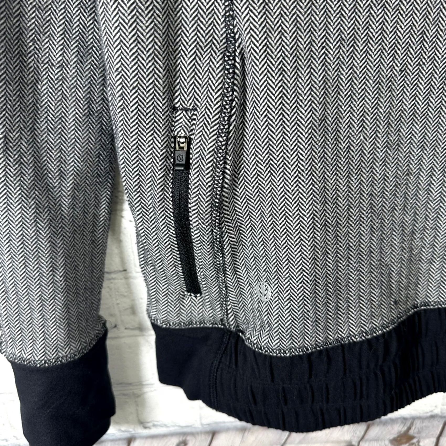Lululemon VINTAGE? No — Lululemon Think Fast Hoodie Shirt Women 6 Black Herringbone Pullover Zip Pocket Hooded Cowl Neck Raglan Long Sleeve Size M / US 6-8 / IT 42-44 - 5 Thumbnail