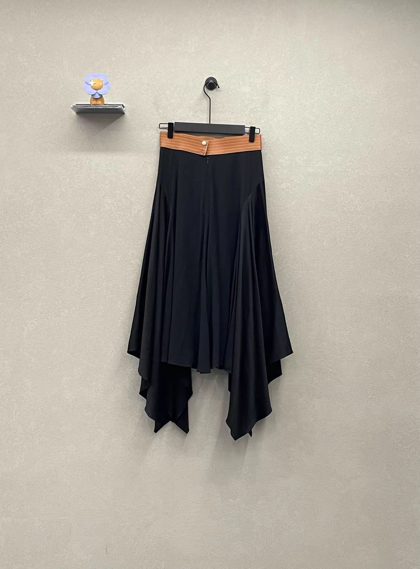 Loewe LOEWE reverse satin irregular mid-waist pleated dress 36 Size XS / US 0-2 / IT 36-38 - 2 Thumbnail