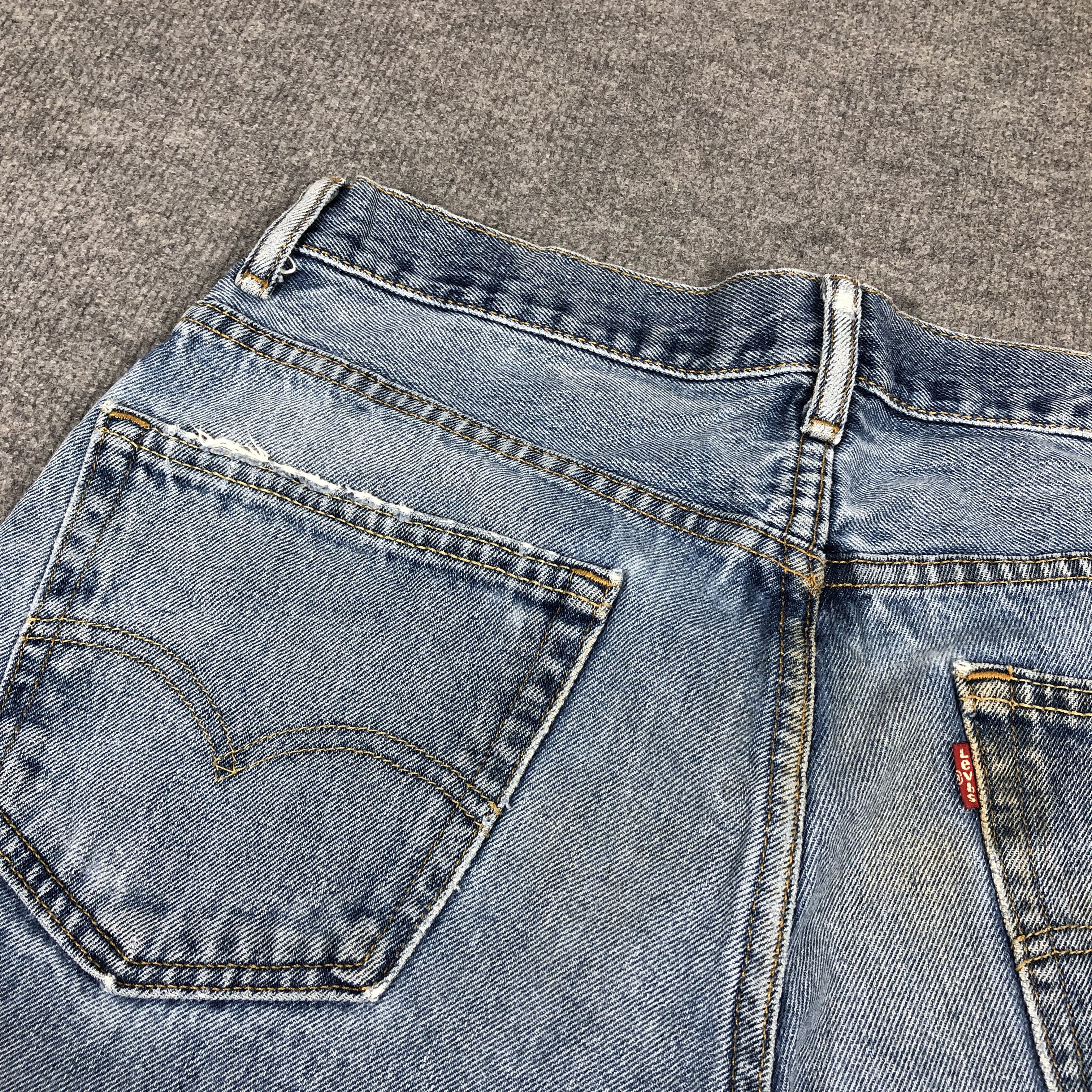 Levi's × Vintage Vintage Levis 550 Light Blue Wash Jeans L966 Size US 33 - 7 Thumbnail