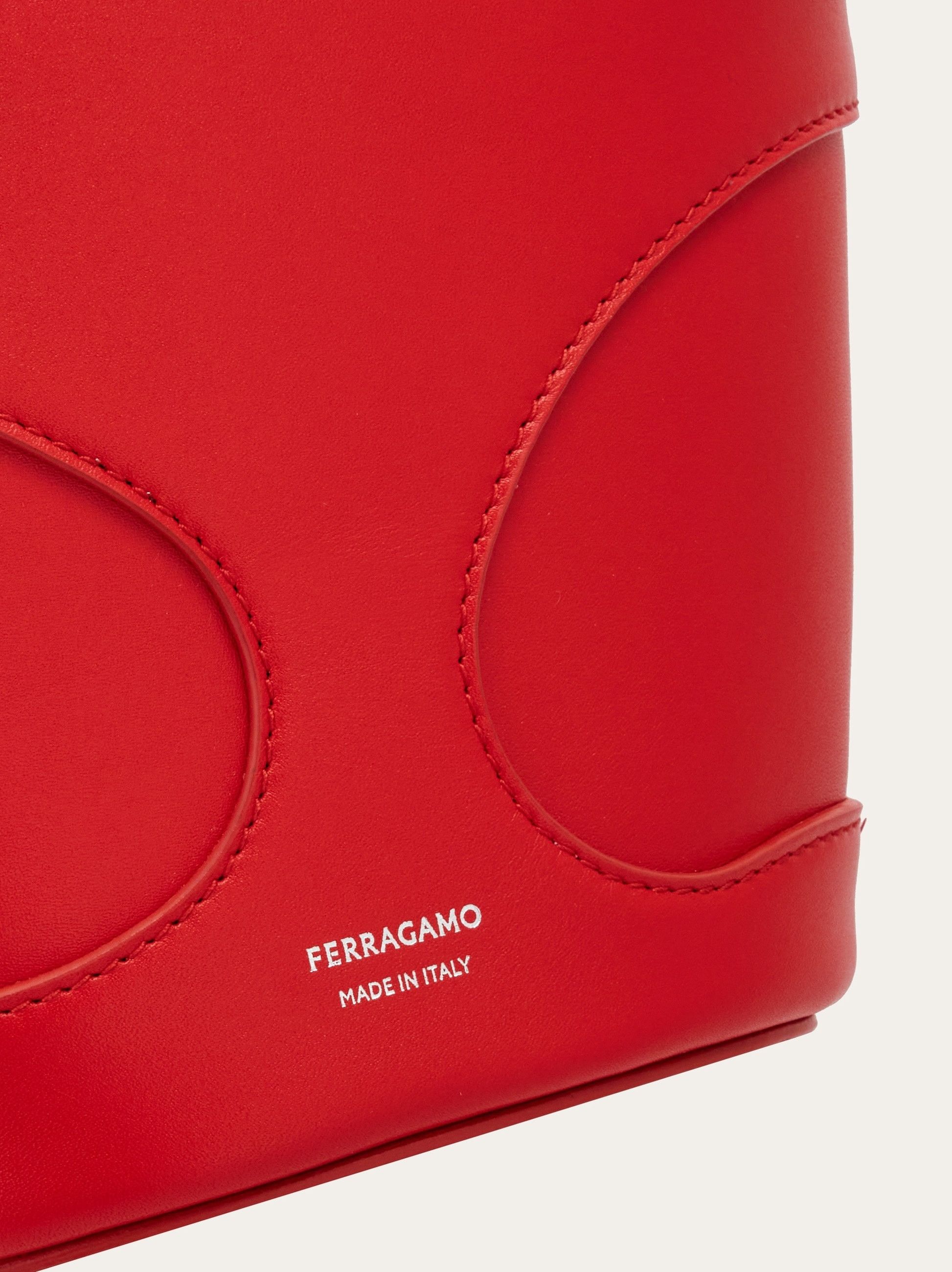 Salvatore Ferragamo o1s1rm0924 Size: OS / Tote Bag in Red Size ONE SIZE - 8 Thumbnail