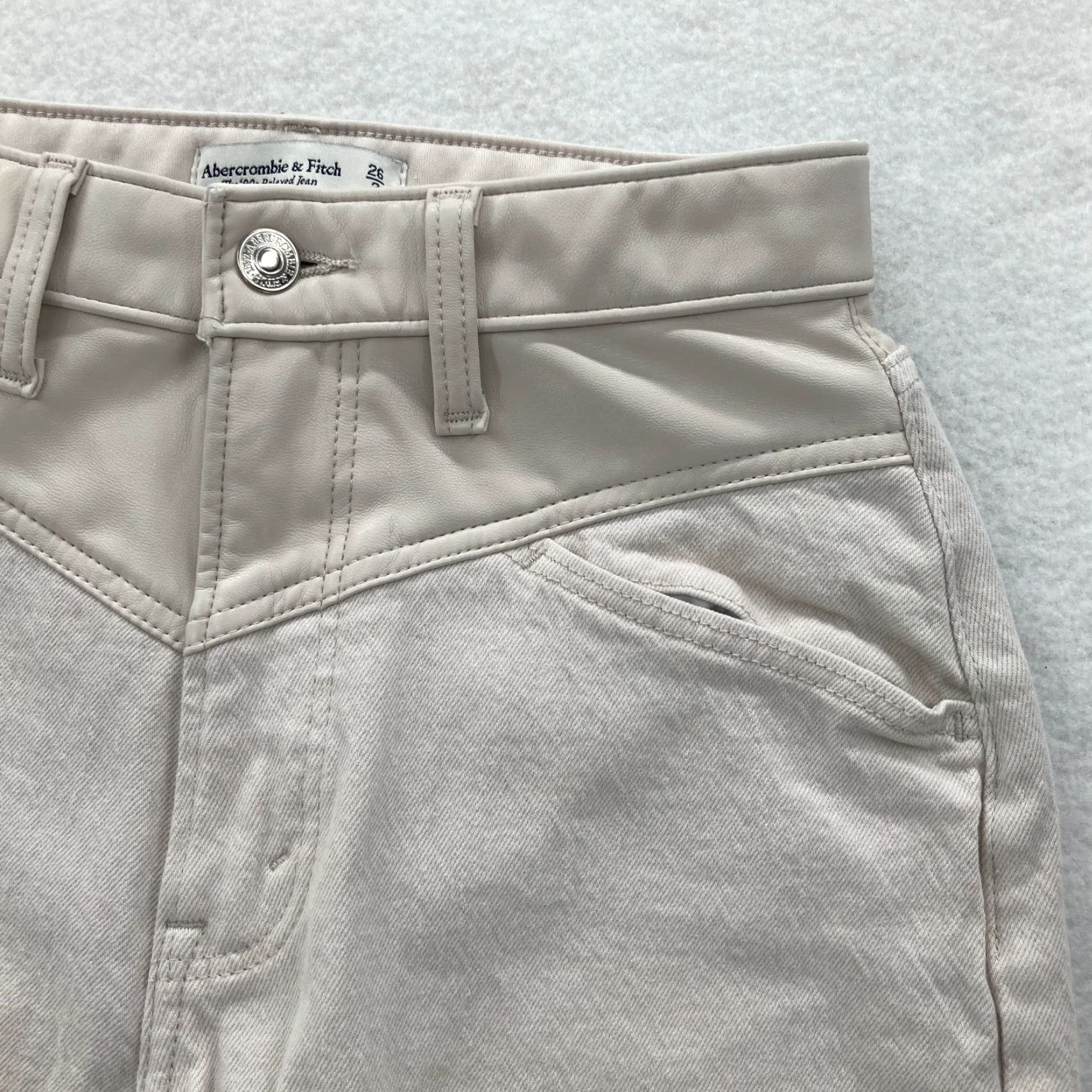 Abercrombie & Fitch Abercrombie & Fitch Curve Love Jeans Women's 26/2 Short 90s Straight Relaxed Beige Cotton Spandex Denim Jeans Women 90s Theme Mens Womens Size 26" / US 2 / IT 38 - 4 Thumbnail