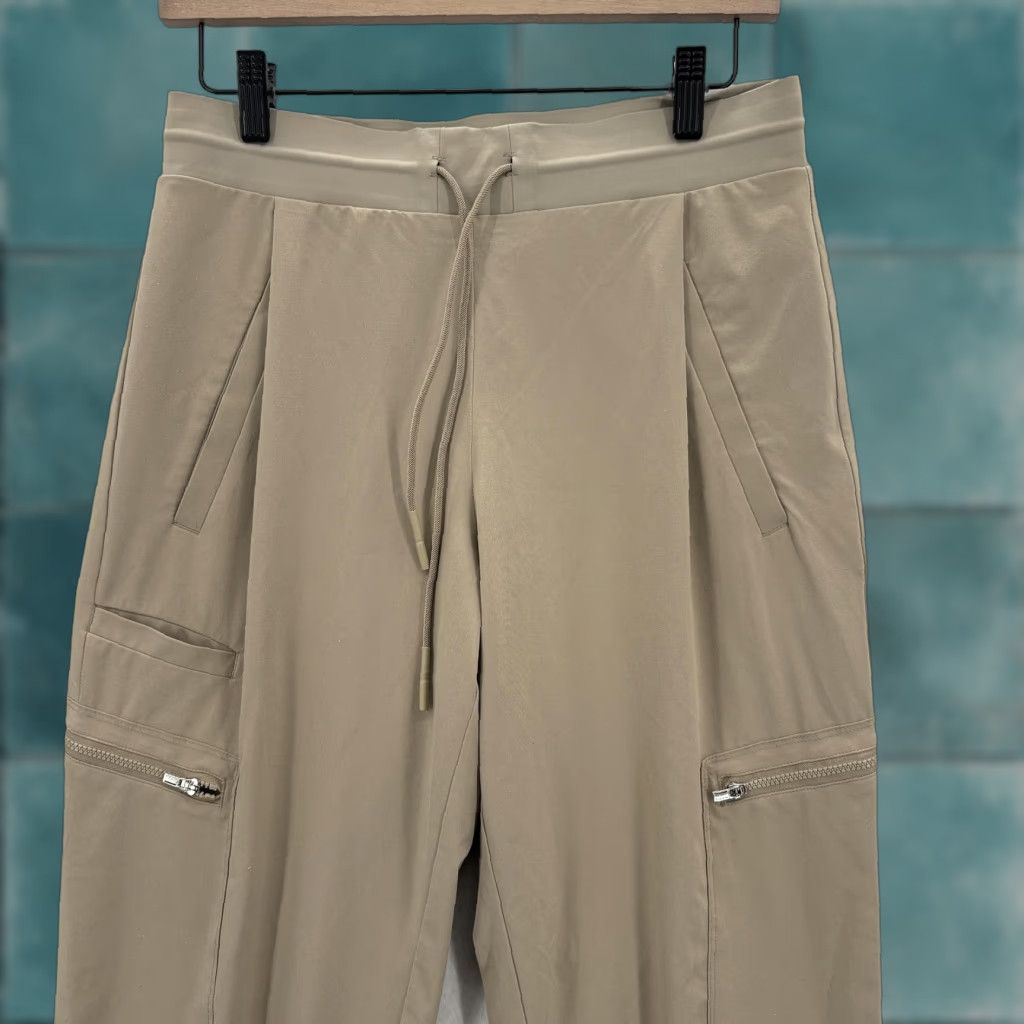 Athleta Athleta Venture Pant Jogger Pants Womens 4 Beige Hiking Pockets Zip Lightweight Stretch Tapered Size 27" / US 4 / IT 40 - 1 Thumbnail
