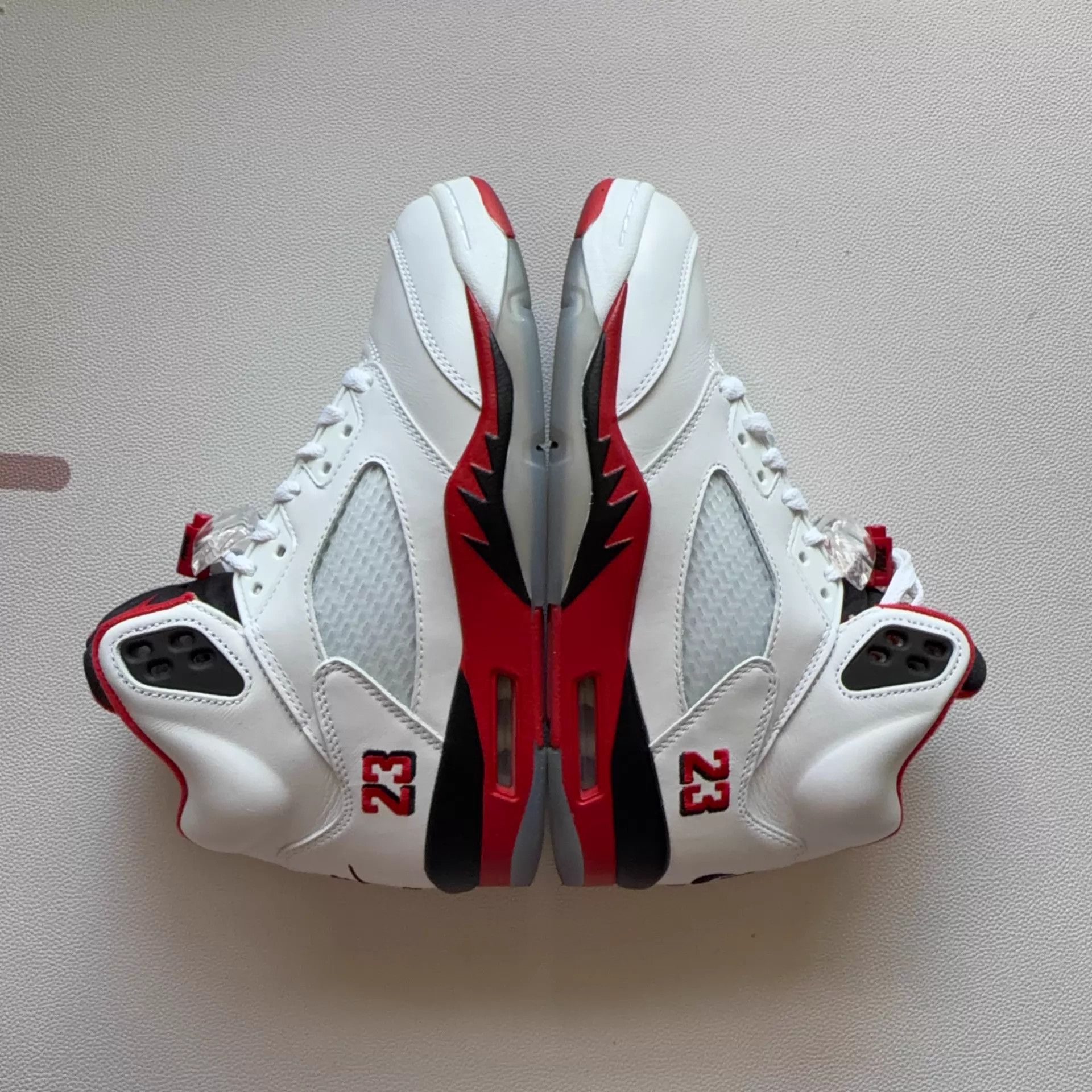 Nike Jordan 5 Fire Red Black Tongue 41 1x worn Size US 8 / EU 41 - 8 Thumbnail