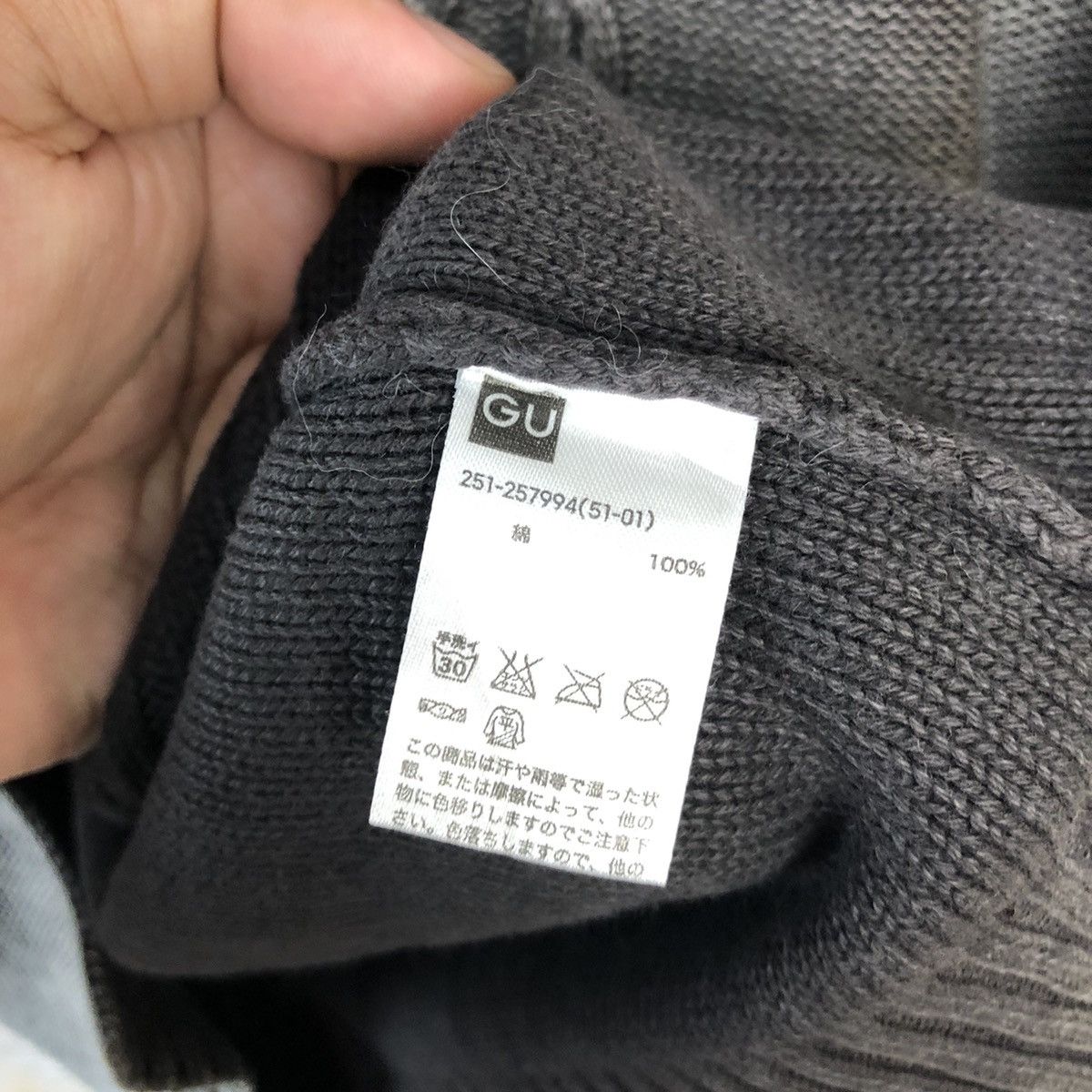 GU × Homespun Knitwear × Japanese Brand GU Grey faded cable Knitwear #A1110 Size US S / EU 44-46 / 1 - 10 Thumbnail