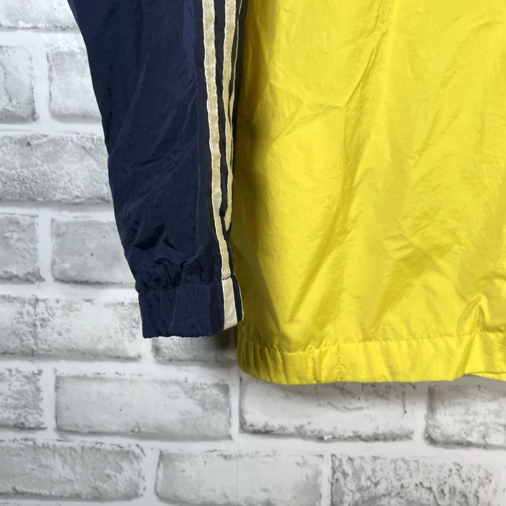 Adidas VINTAGE Adidas Windbreaker Jacket Mens Size L Yellow Nylon Outdoors Sports Size US L / EU 52-54 / 3 - 3 Thumbnail