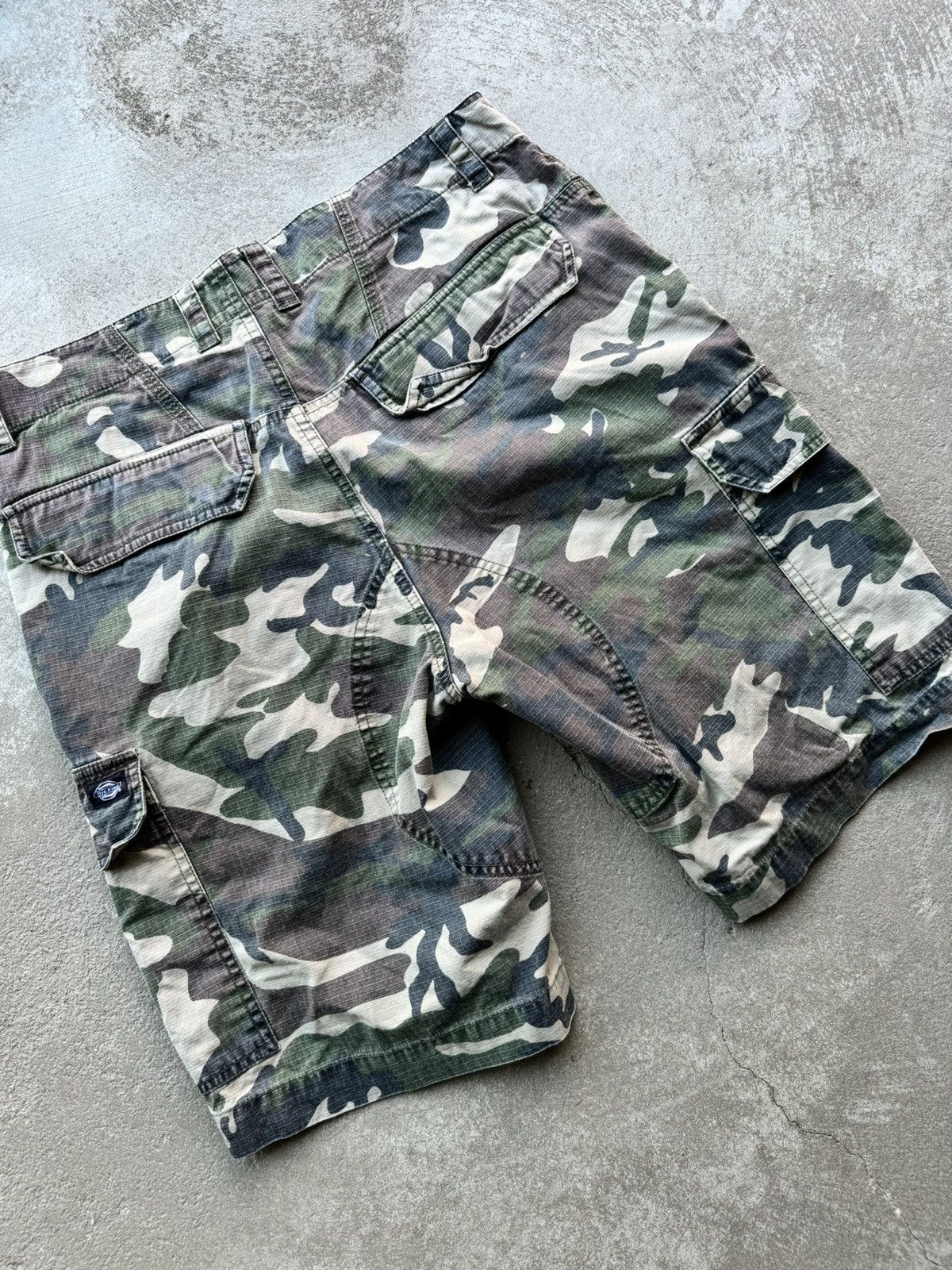 Dickies Dickies Camo Shorts Pants Size US 34 / EU 50 - 7 Thumbnail