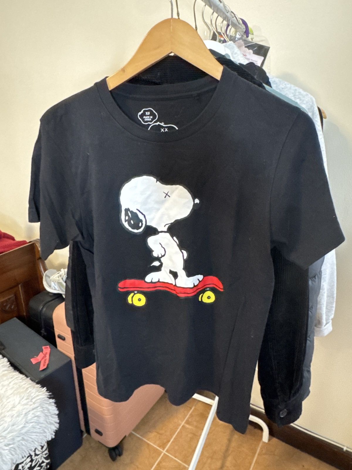 Kaws × Peanuts × Uniqlo Uniqlo x Kaws x Peanuts - XS - black Snoopy Skateboard tee Size US XS / EU 42 / 0 - 2 Thumbnail