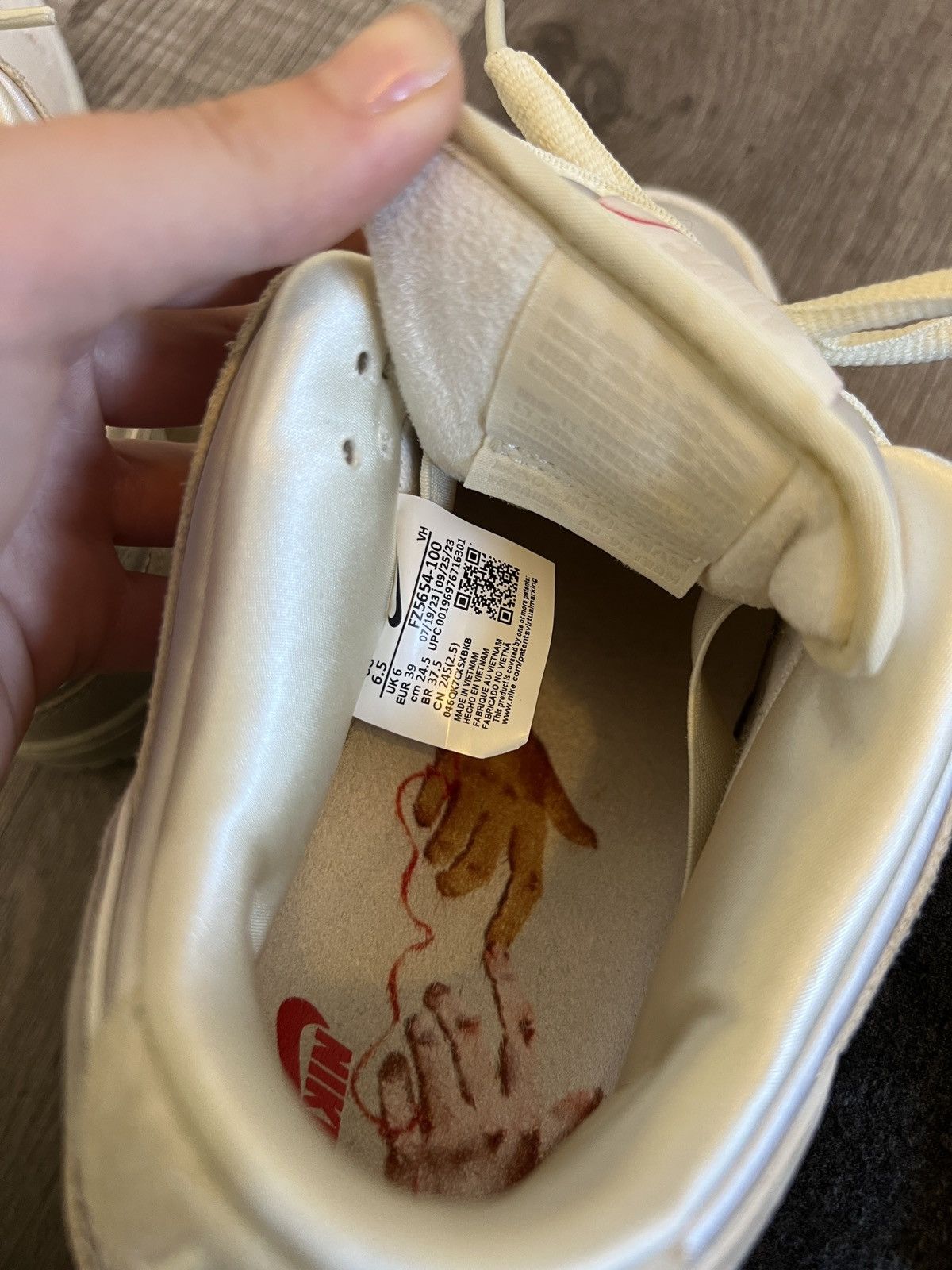 Nike Nike SB Dunk Low PRM “City of Love” — Coconut Milk M6.5 / W8 Size US 6.5 / EU 39-40 - 6 Thumbnail