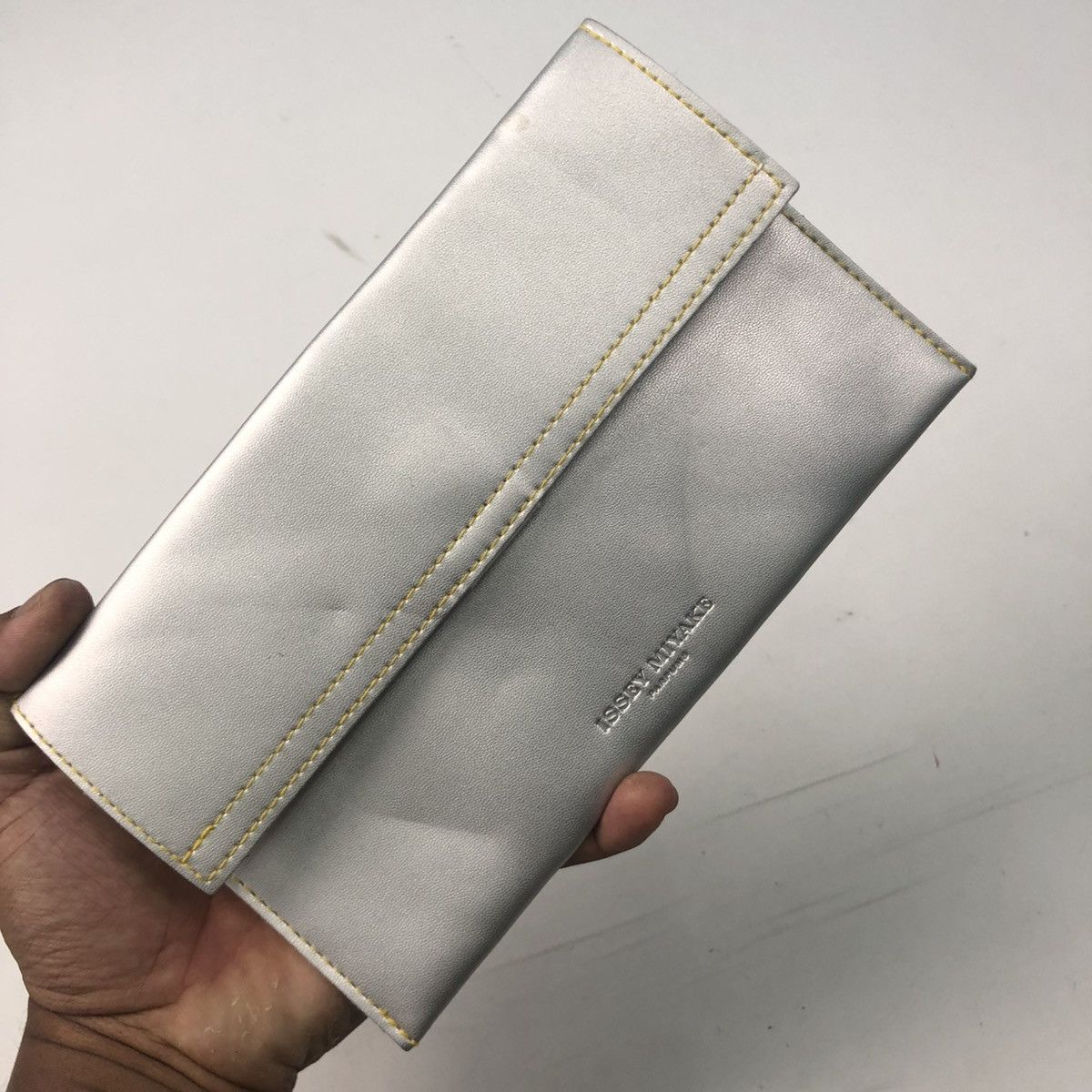 Issey Miyake × Pleats Please Issey Miyake ISSEY MIYAKE PARFUMS POUCH WALLET Size ONE SIZE - 1 Thumbnail