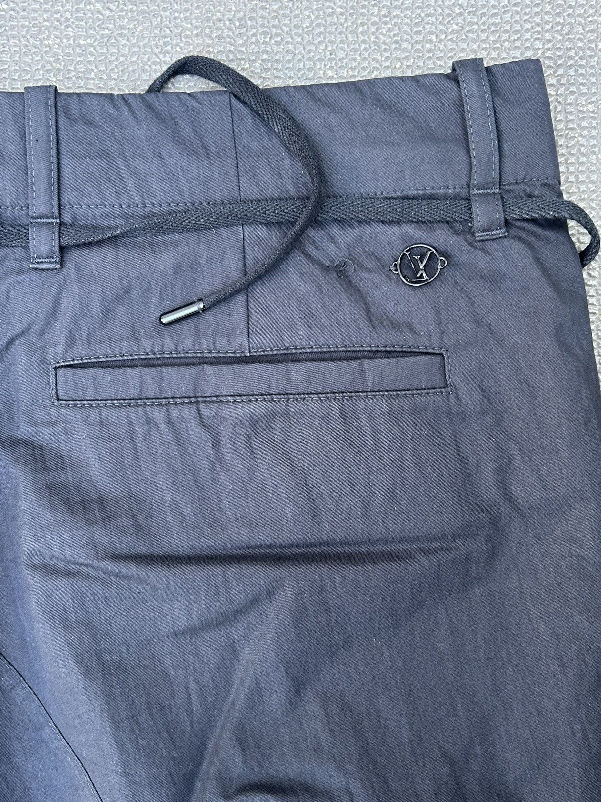 Louis Vuitton Louis Vuitton virgil multi pocket cargo trousers Size US 34 / EU 50 - 4 Thumbnail