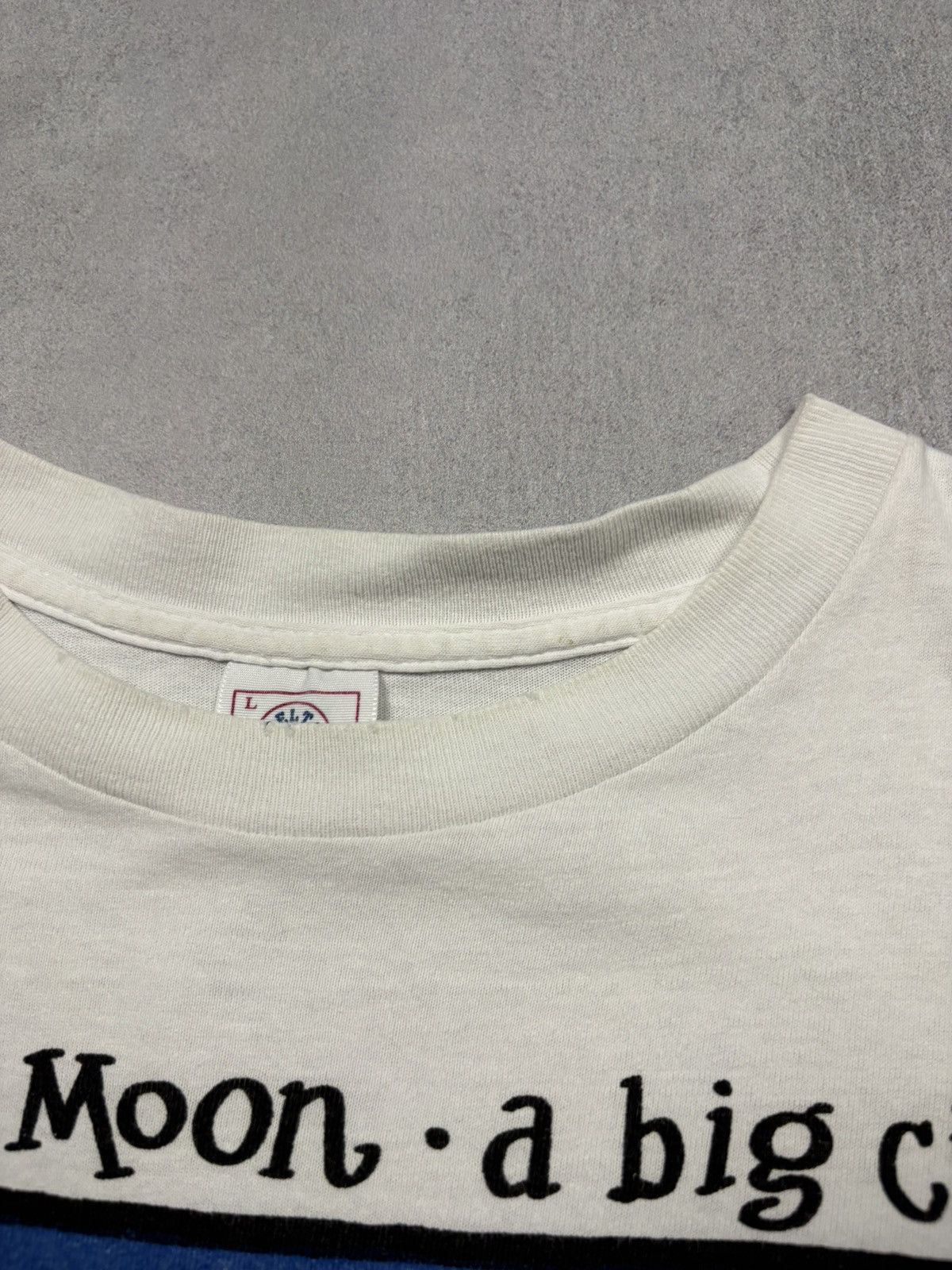 Vintage Vintage 90s New York Cow Moon Big City Art T Shirt USA Y2K L Size US L / EU 52-54 / 3 - 14 Thumbnail