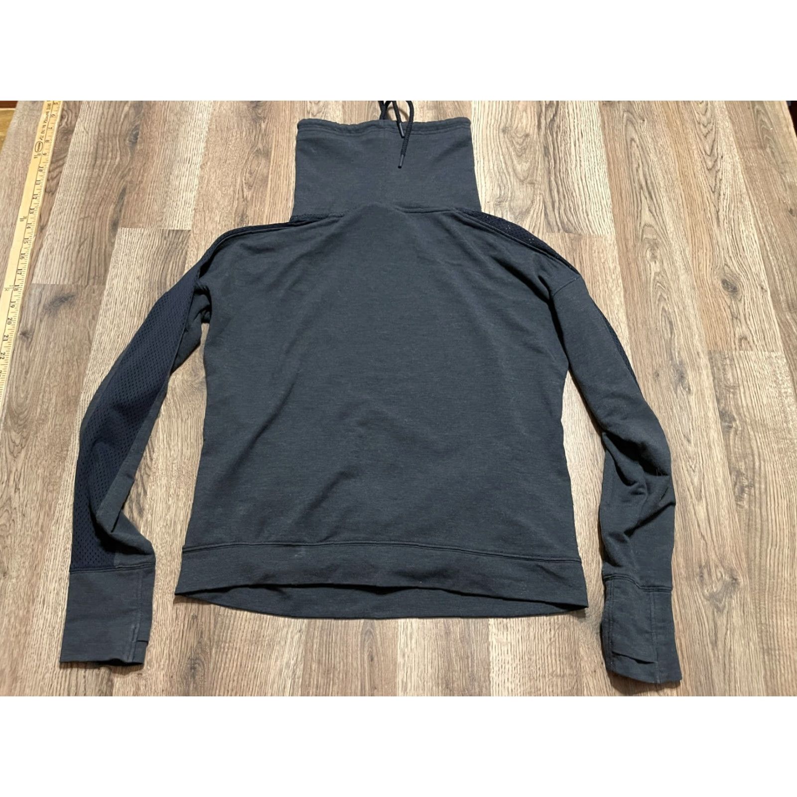 Under Armour Under armour Sweatshirt, Women's Size Small, Black, Long Sleeve, Turtleneck, Pullover, Casual Ladies S Black Modern Spring Fall, Womens Size S / US 4 / IT 40 - 2 Thumbnail