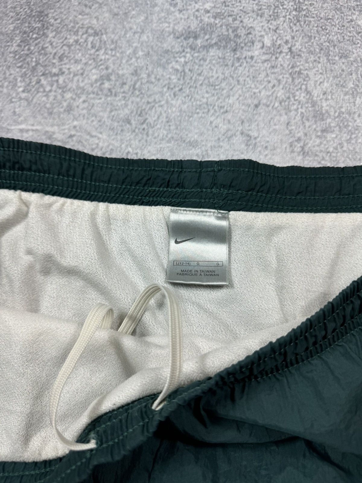 Nike Vintage Nike Nylon Shorts Y2K Size L Size US 34 / EU 50 - 5 Thumbnail