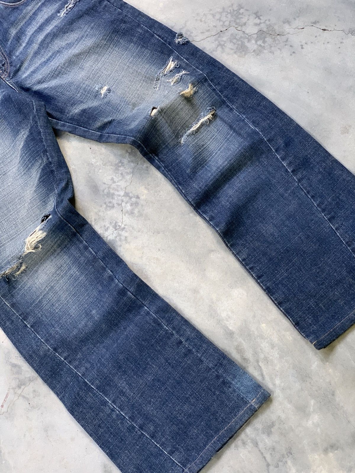 Japanese Brand Uniqlo Punk Distressed Twisted Leg Flare Jeans Size US 30 / EU 46 - 7 Thumbnail