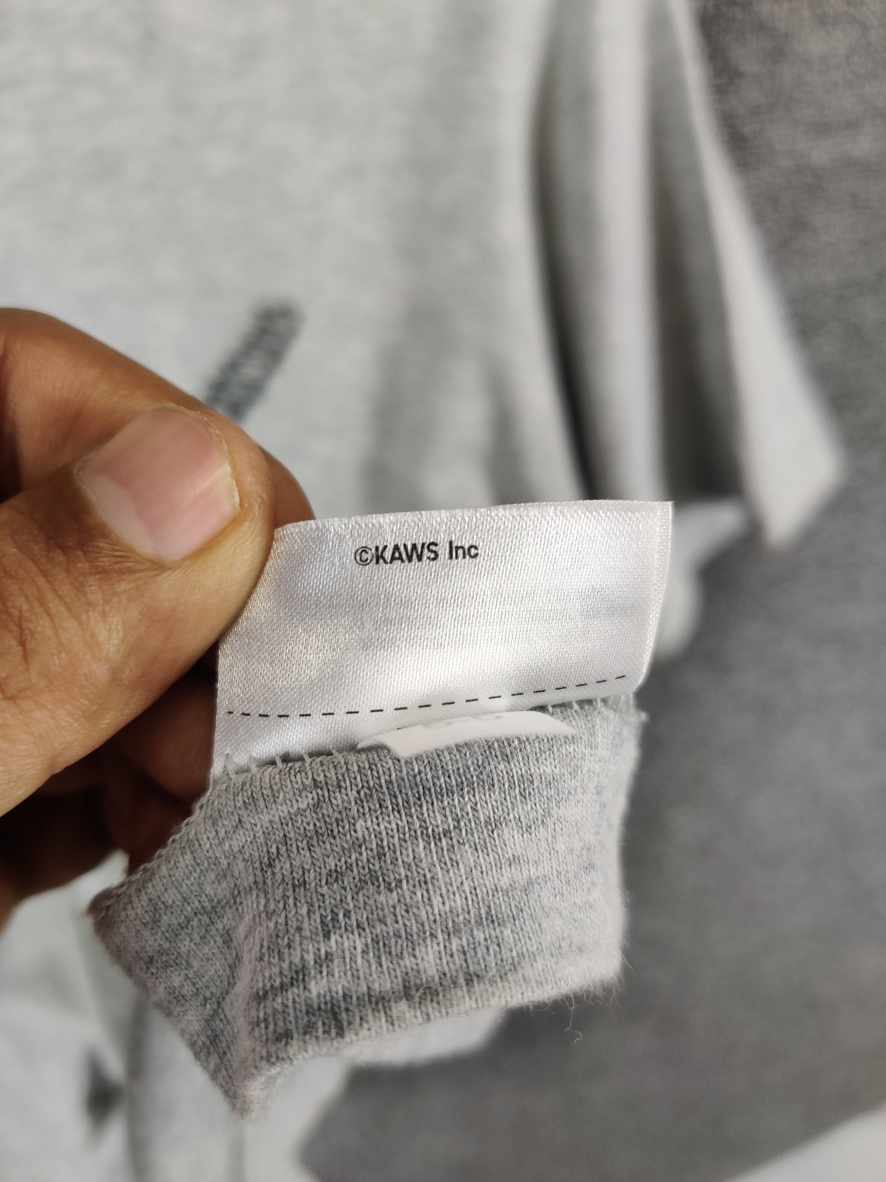 Kaws × Uniqlo Vintage Uniqlo x Kaws Tee Tshirt Size US M / EU 48-50 / 2 - 12 Thumbnail