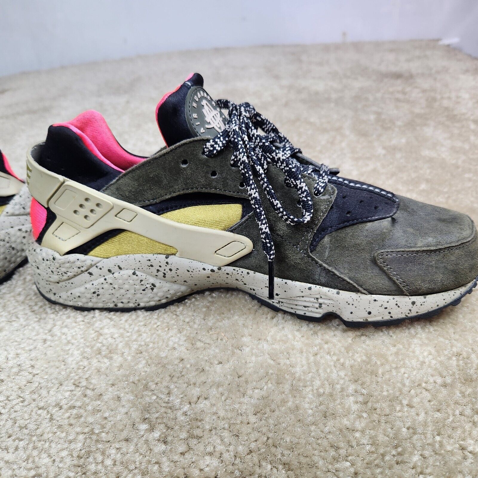 Nike Nike Air Huarache Black / Desert Moss - Solar Red Sz 10.5 Size US 10.5 / EU 43-44 - 7 Thumbnail