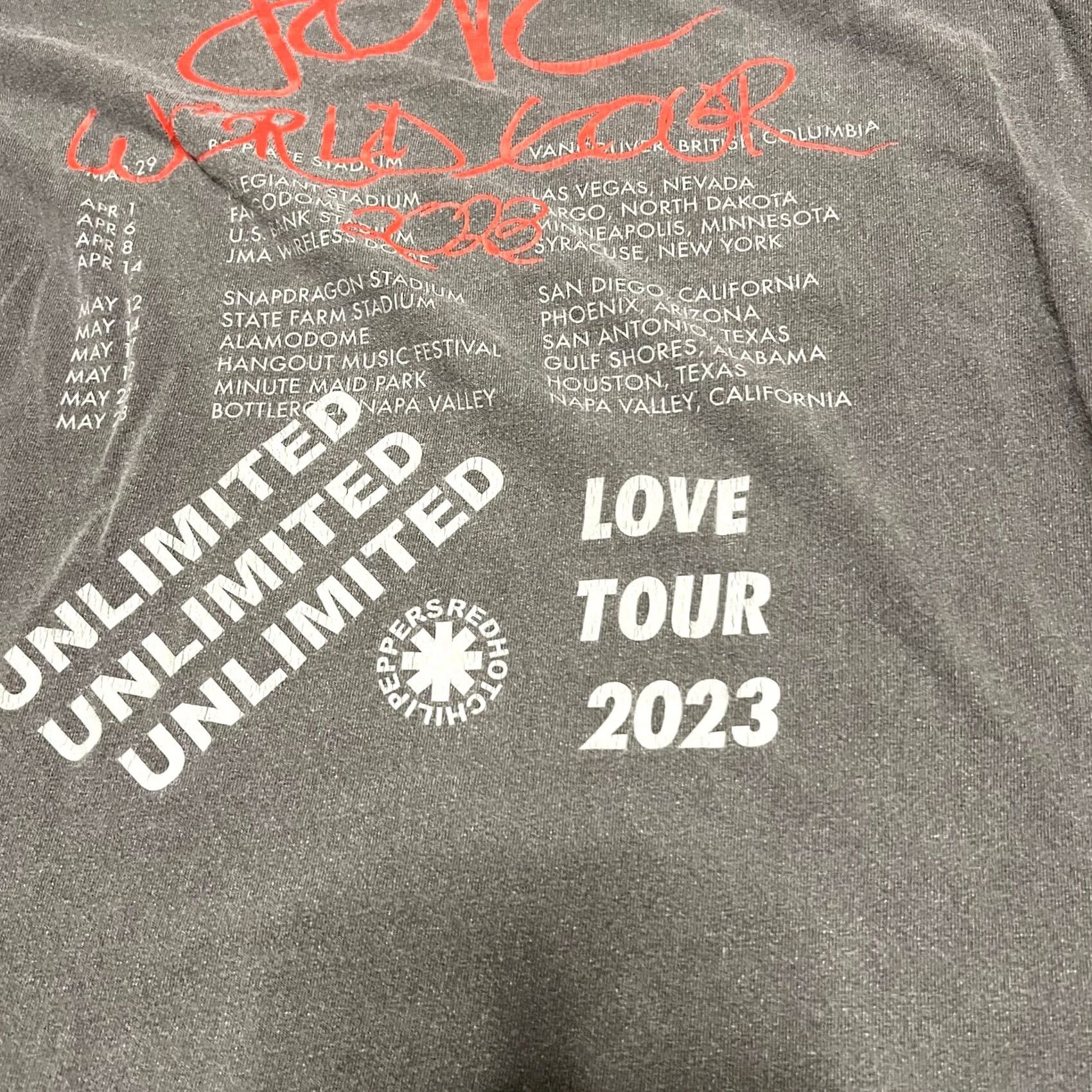 Vintage Red Hot Chili Peppers Unlimited Love World Tour 2023 T-Shirt Gray Size S Mens Size US S / EU 44-46 / 1 - 4 Thumbnail