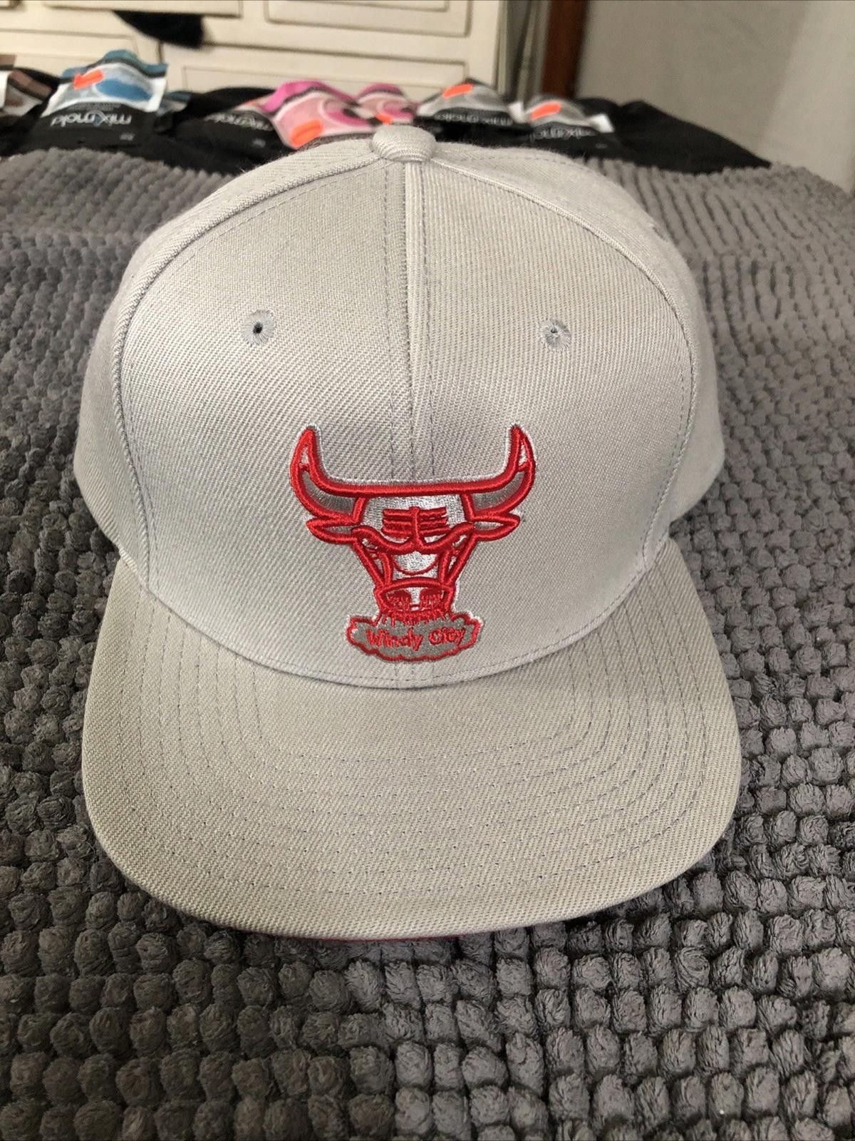 Mitchell & Ness NBA CHICAGO BULLS MITCHELL & NESS MENS SNAPBACK HAT GREY RED Size ONE SIZE - 1 Thumbnail